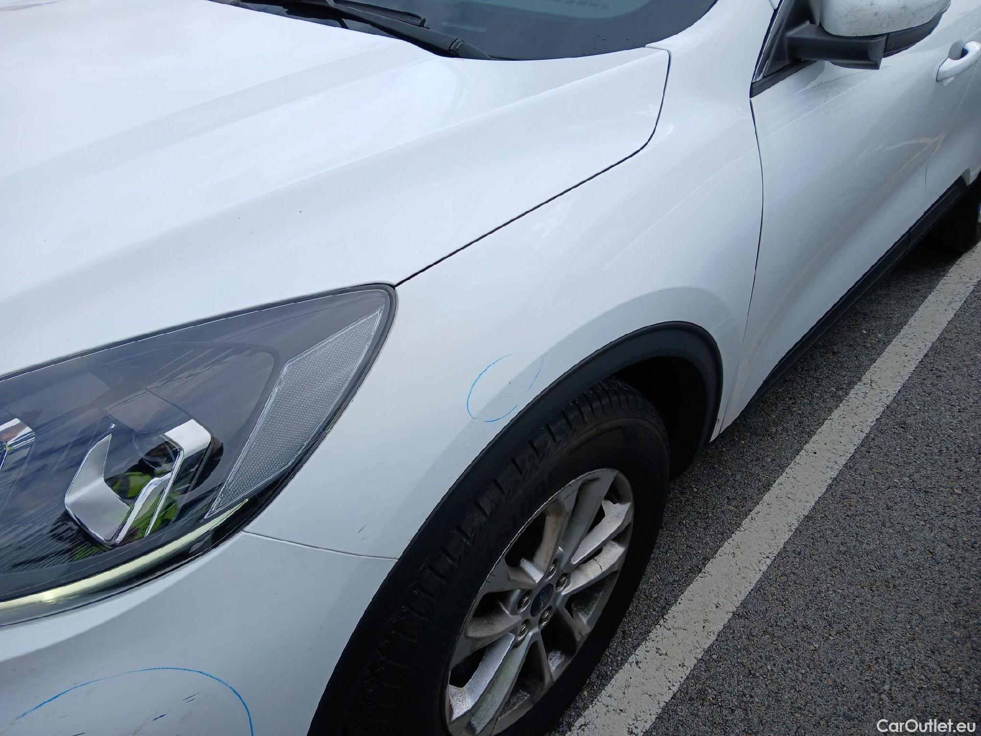  Ford  Kuga FORD  / 2019 / 5P / todoterreno Titanium 1.5 EcoBlue 88kW (120CV) Auto #9