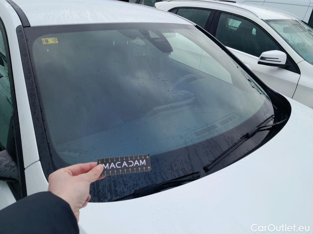  Bmw  Serie 1 BMW  / 2019 / 5P / berlina con portón 118i #3