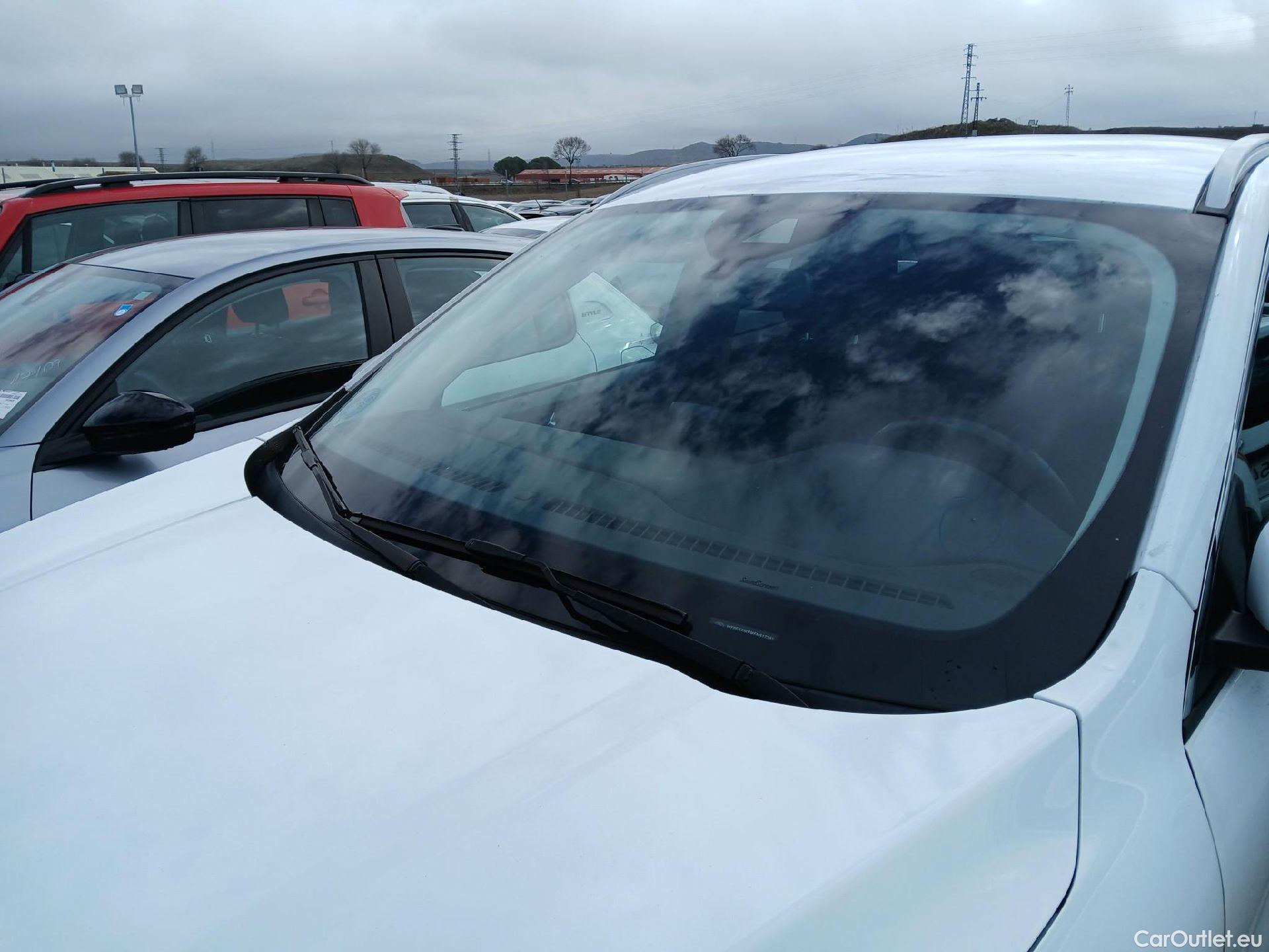  Ford  Kuga FORD  / 2019 / 5P / todoterreno Titanium 1.5 EcoBlue 88kW (120CV) Auto #8