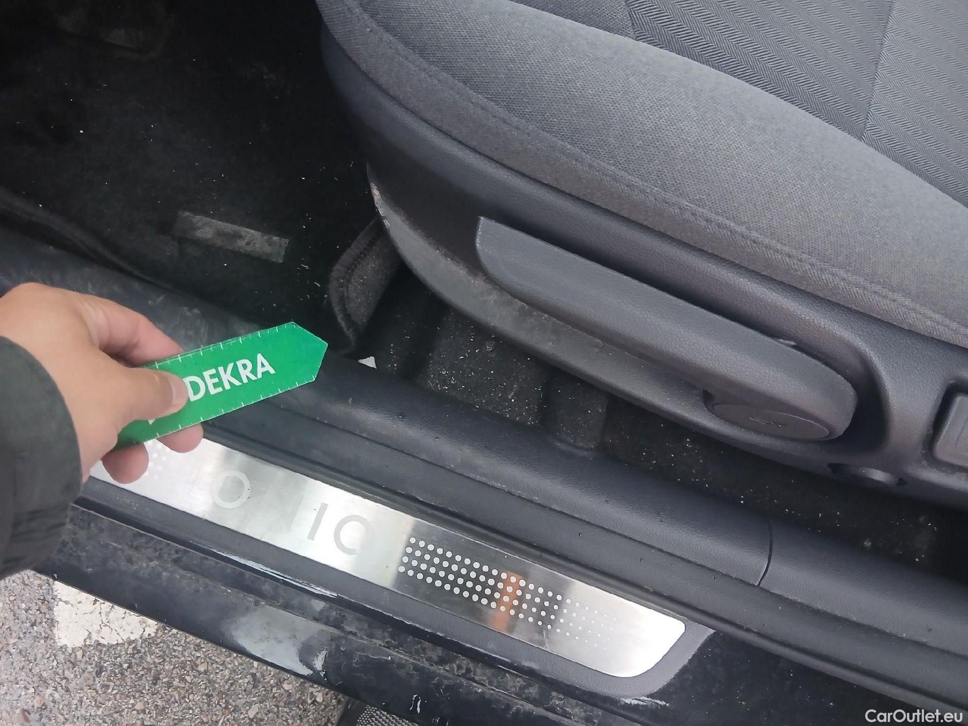  Hyundai   Ioniq HYUNDAI / 2019 / 5P / berlina con portón 1.6 GDI HEV Tecno DCT #2