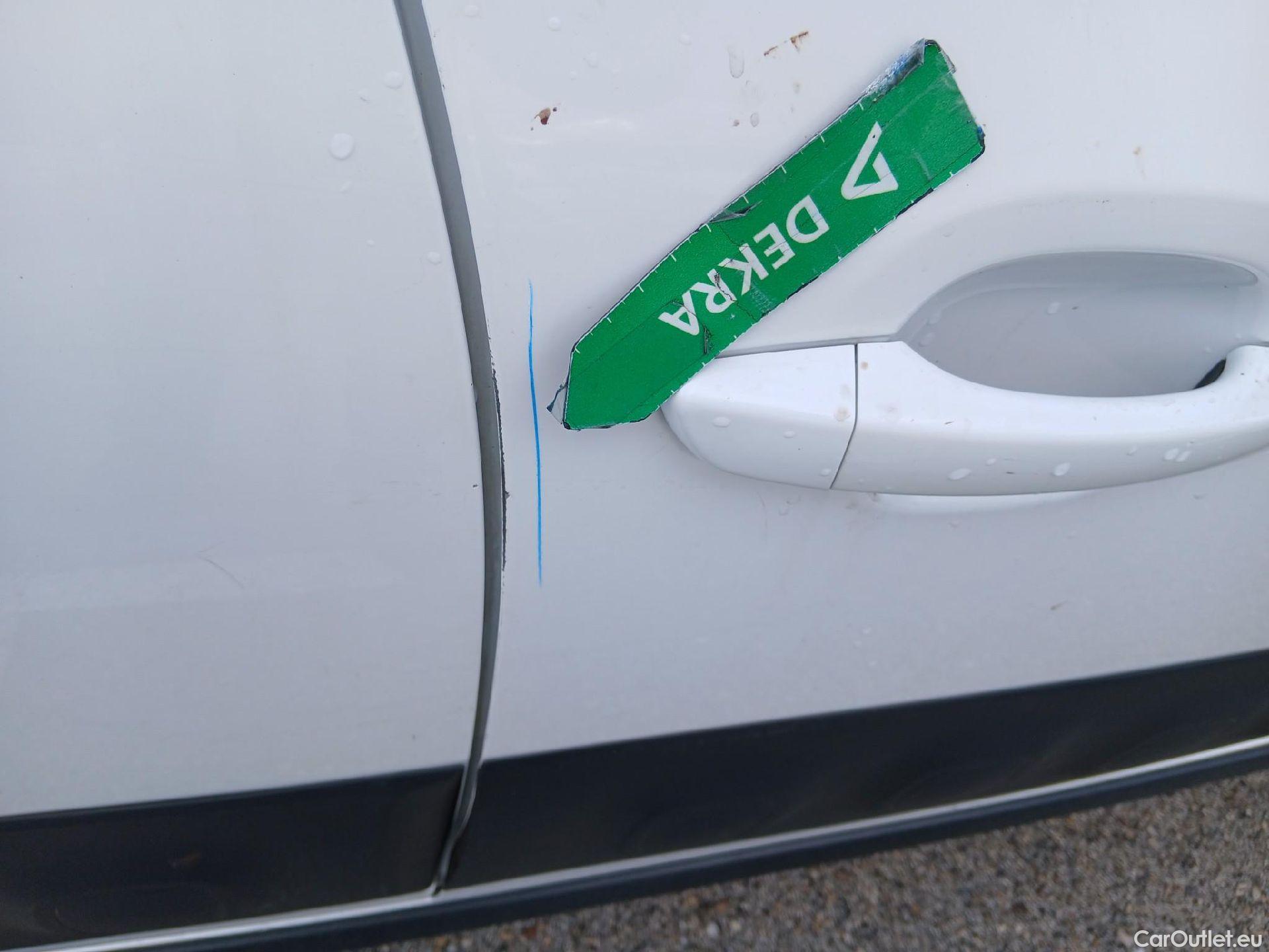  Citroen  C3 CITROEN  / 2016 / 5P / berlina con portón PureTech 60KW (82CV) SHINE #46