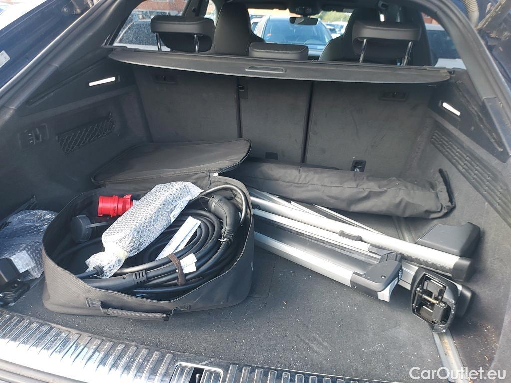  Audi  Q8 AUDI  / 2018 / 5P / todoterreno 55 TFSIe 280kW Black Line Pl quattro tip #9