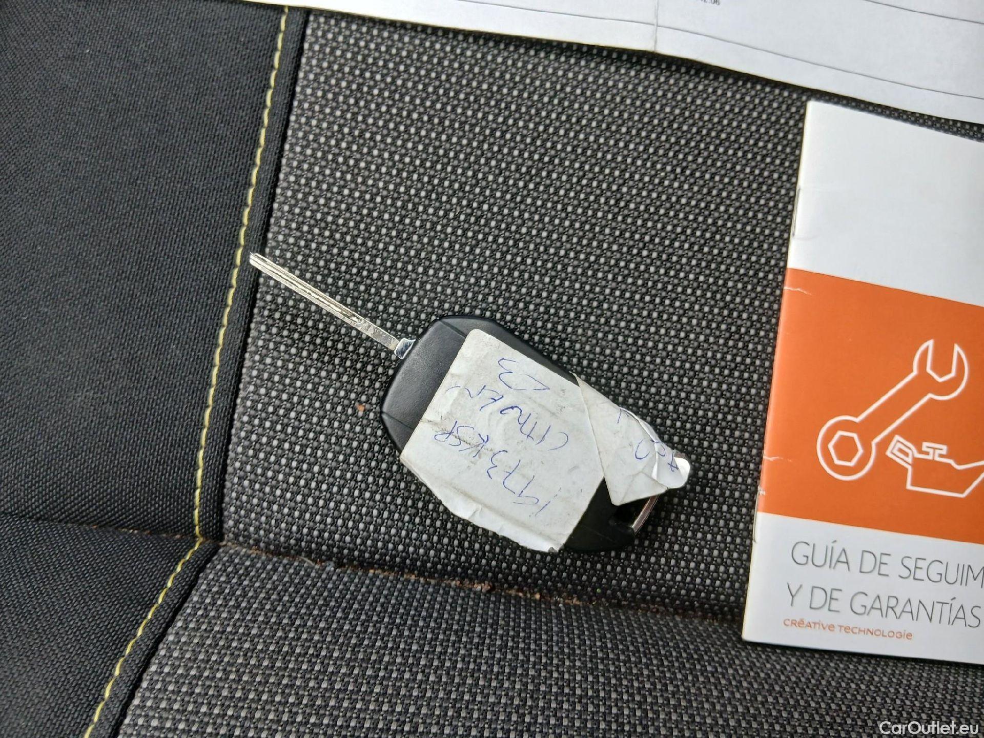  Citroen  C3 CITROEN  / 2016 / 5P / berlina con portón PureTech 60KW (82CV) SHINE #1