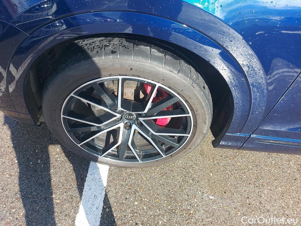  Audi  Q8 AUDI  / 2018 / 5P / todoterreno 55 TFSIe 280kW Black Line Pl quattro tip #3