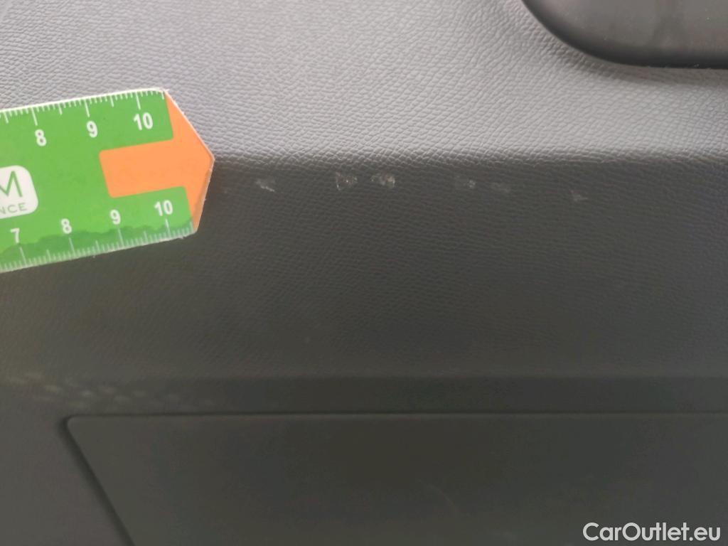  DS  DS7 DS DS 7 Crossback / 2017 / 5P / todoterreno BlueHDi DE 96kW (130CV) Auto.BE CHIC (AC) #12