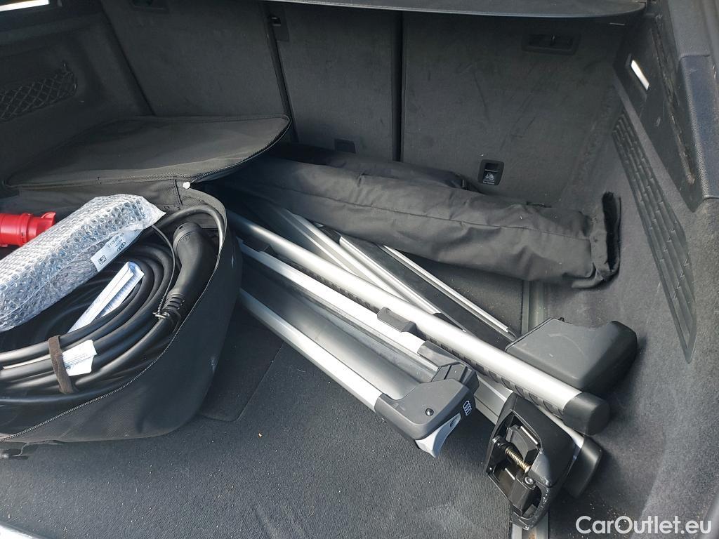  Audi  Q8 AUDI  / 2018 / 5P / todoterreno 55 TFSIe 280kW Black Line Pl quattro tip #10