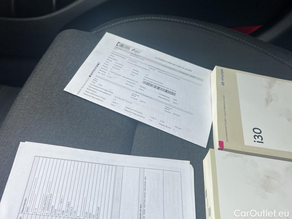  Hyundai  i30 HYUNDAI  / 2020 / 5P / berlina con portón 1.6 CRDI 100kW(136CV) 48V Klass Fastback #3