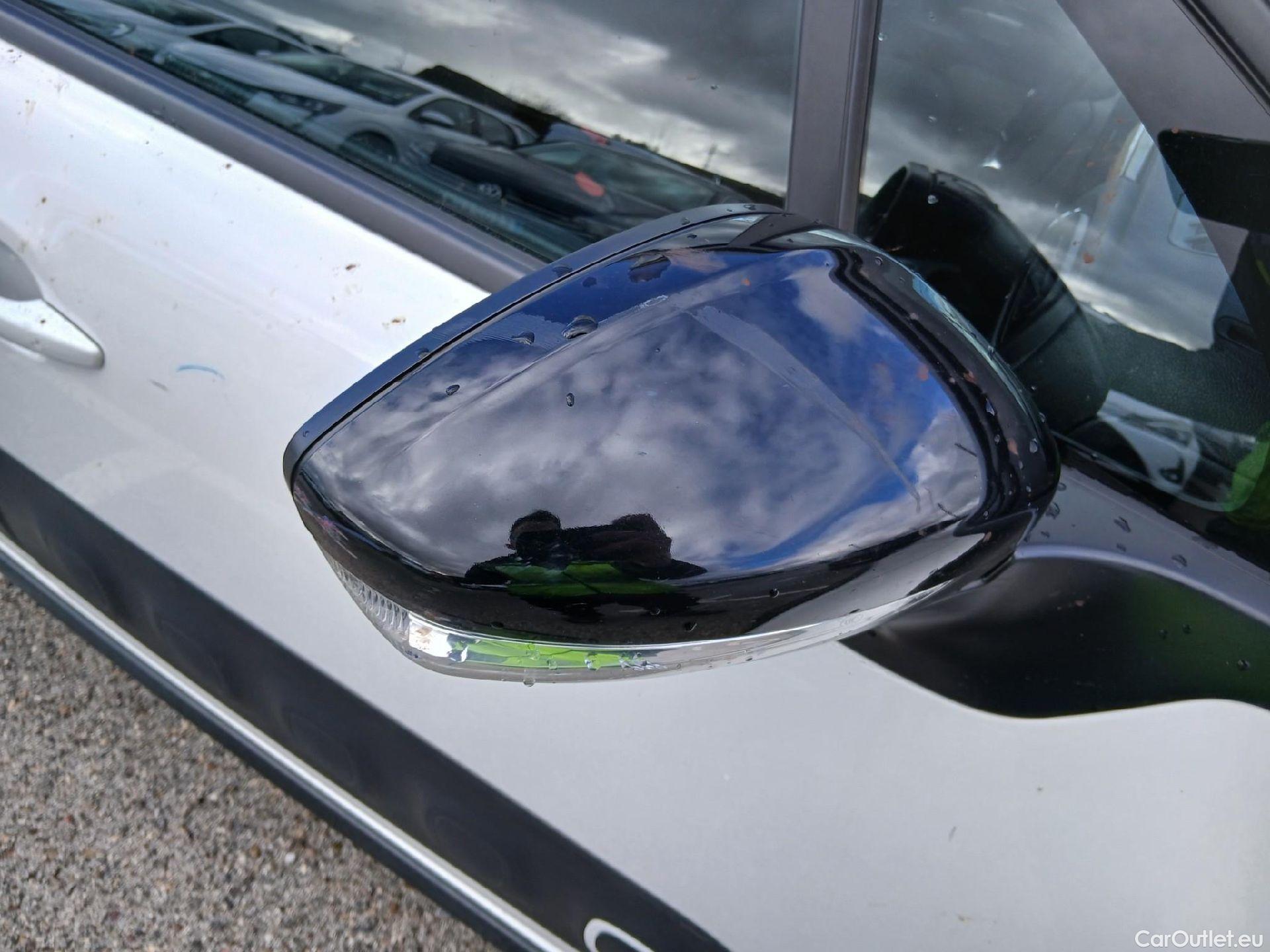  Citroen  C3 CITROEN  / 2016 / 5P / berlina con portón PureTech 60KW (82CV) SHINE #51