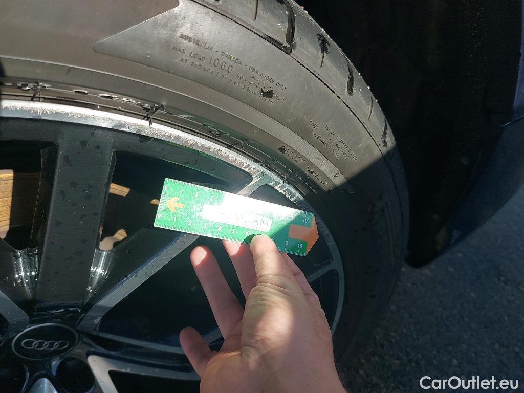  Audi  Q8 AUDI  / 2018 / 5P / todoterreno 55 TFSIe 280kW Black Line Pl quattro tip #2