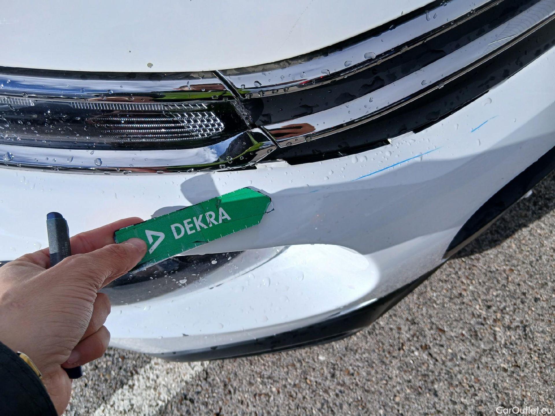  Citroen  C3 CITROEN  / 2016 / 5P / berlina con portón PureTech 60KW (82CV) SHINE #2