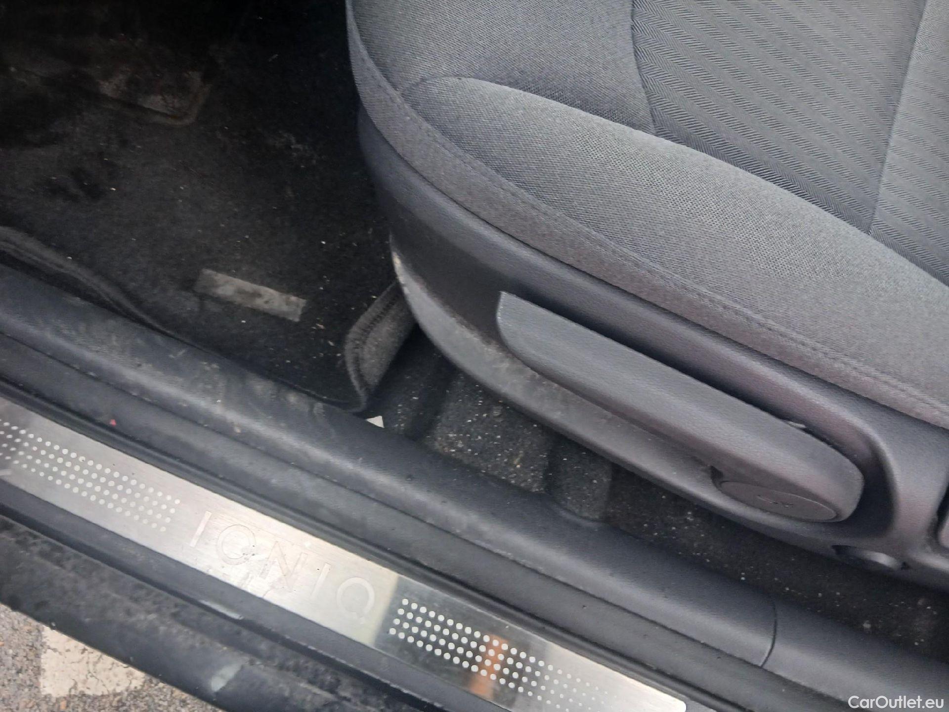  Hyundai   Ioniq HYUNDAI / 2019 / 5P / berlina con portón 1.6 GDI HEV Tecno DCT #1