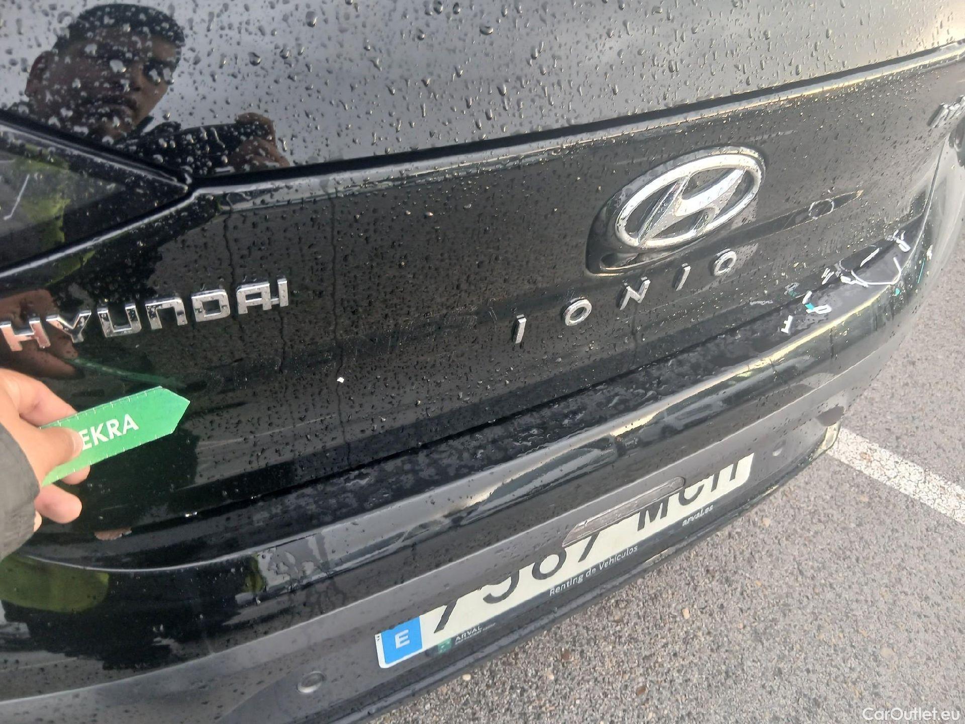  Hyundai   Ioniq HYUNDAI / 2019 / 5P / berlina con portón 1.6 GDI HEV Tecno DCT #25