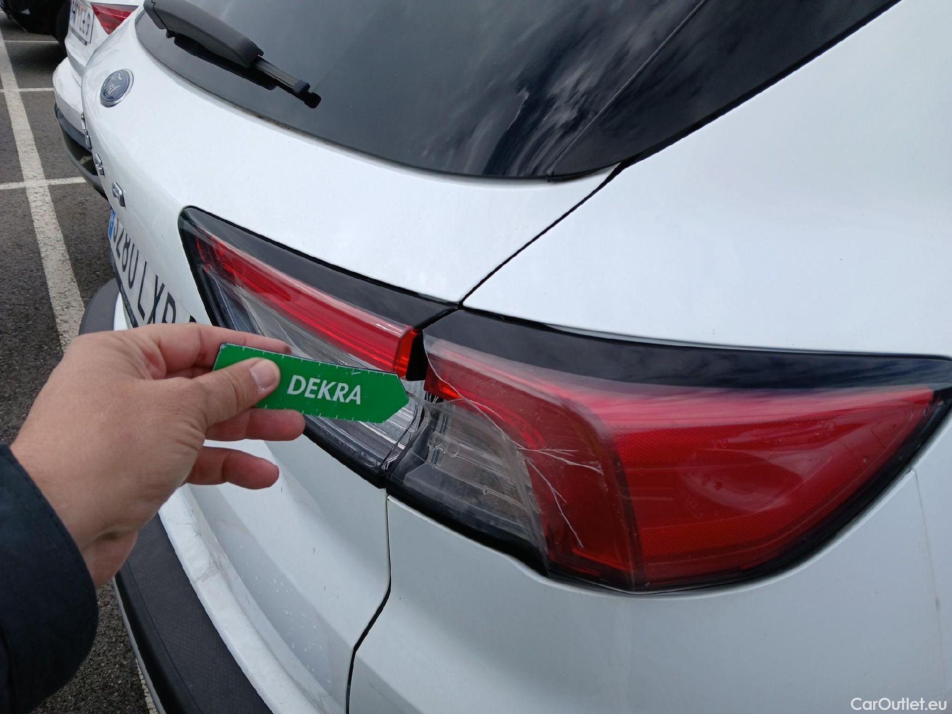  Ford  Kuga FORD  / 2019 / 5P / todoterreno Titanium 1.5 EcoBlue 88kW (120CV) Auto #17