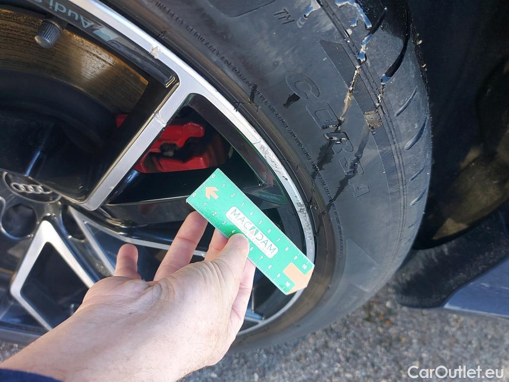  Audi  Q8 AUDI  / 2018 / 5P / todoterreno 55 TFSIe 280kW Black Line Pl quattro tip #8