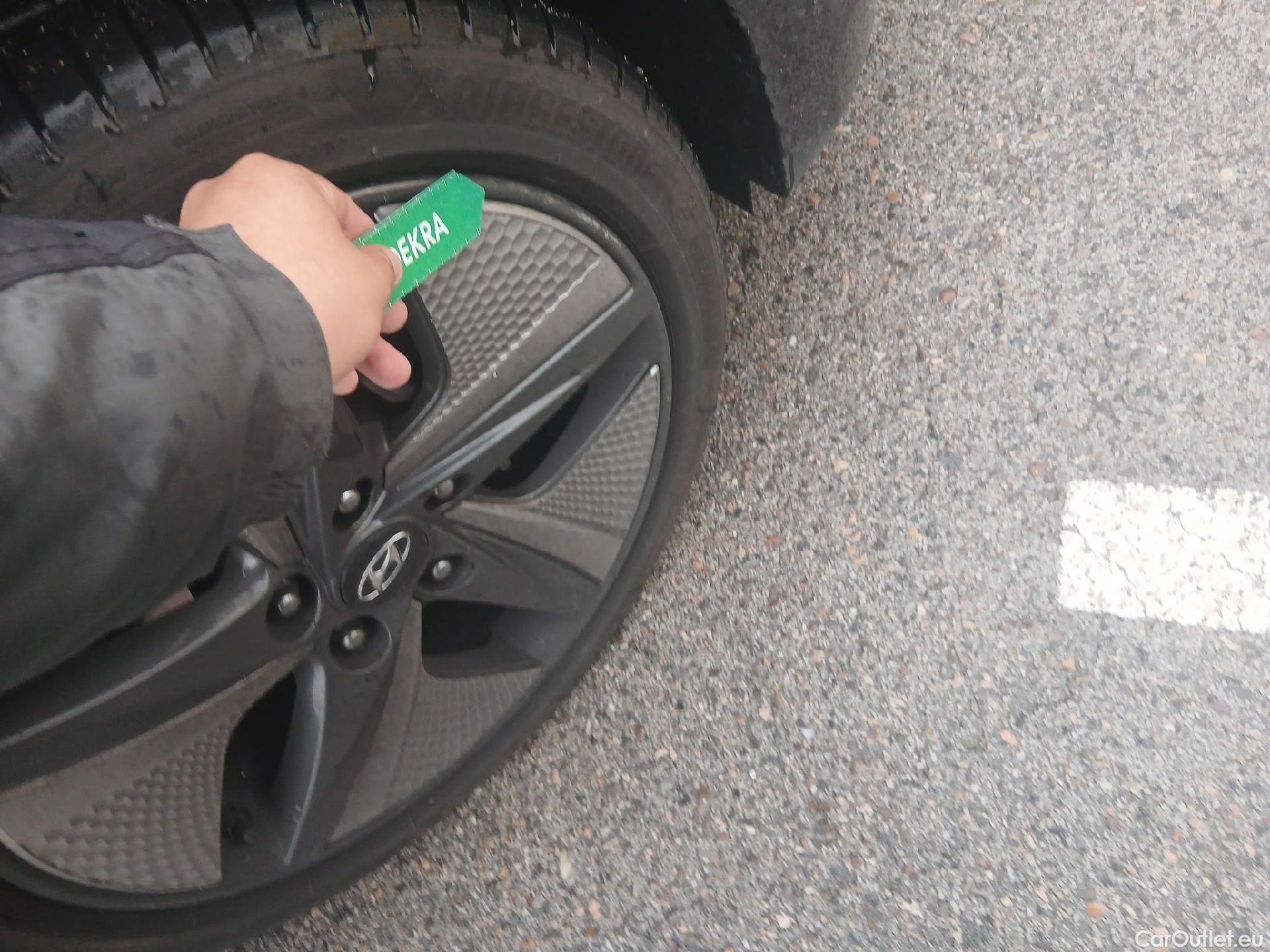  Hyundai   Ioniq HYUNDAI / 2019 / 5P / berlina con portón 1.6 GDI HEV Tecno DCT #39