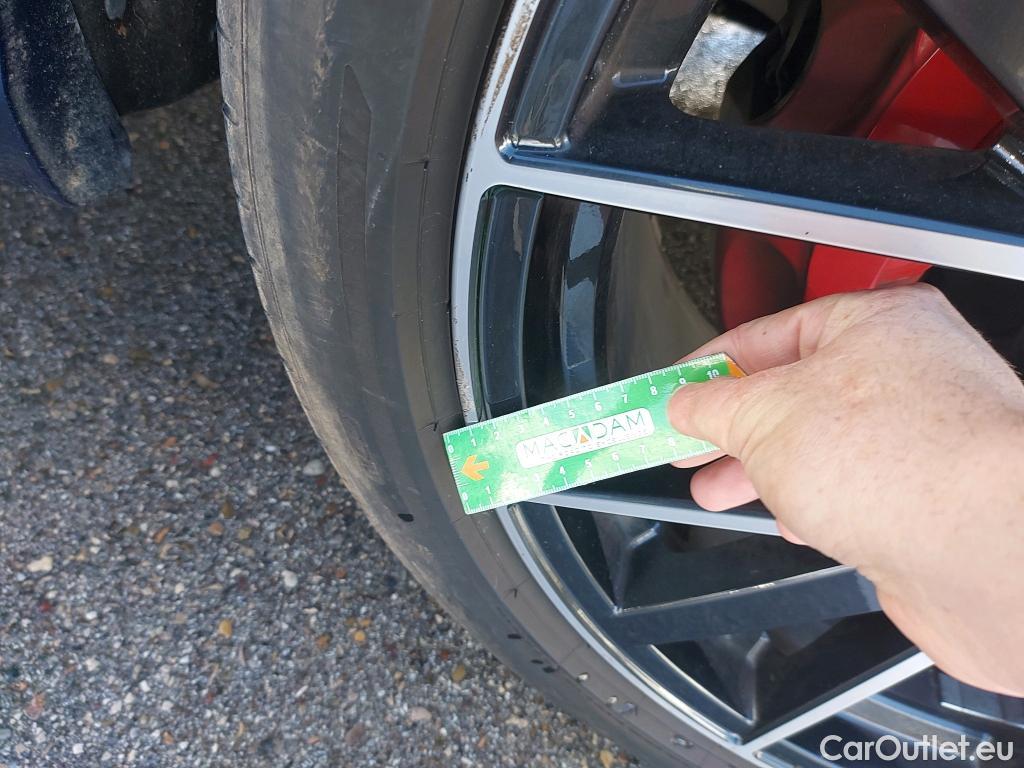  Audi  Q8 AUDI  / 2018 / 5P / todoterreno 55 TFSIe 280kW Black Line Pl quattro tip #6