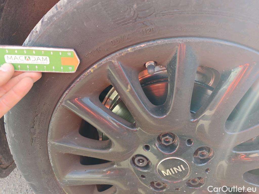  Mini  Cooper MINI MINI / 2014 / 5P / berlina con portón ONE 5 PUERTAS (CX) #27