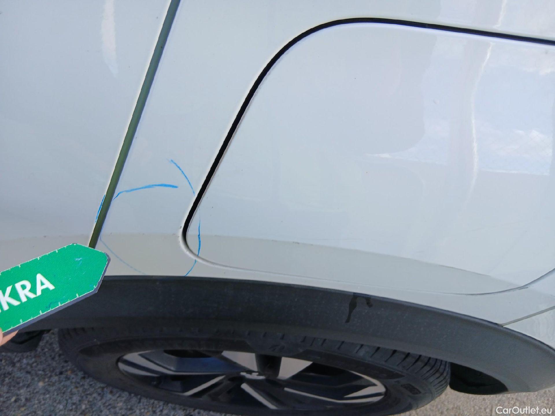  Peugeot  2008 PEUGEOT  / 2019 / 5P / todoterreno Allure BlueHDI 81kW (110CV) #13