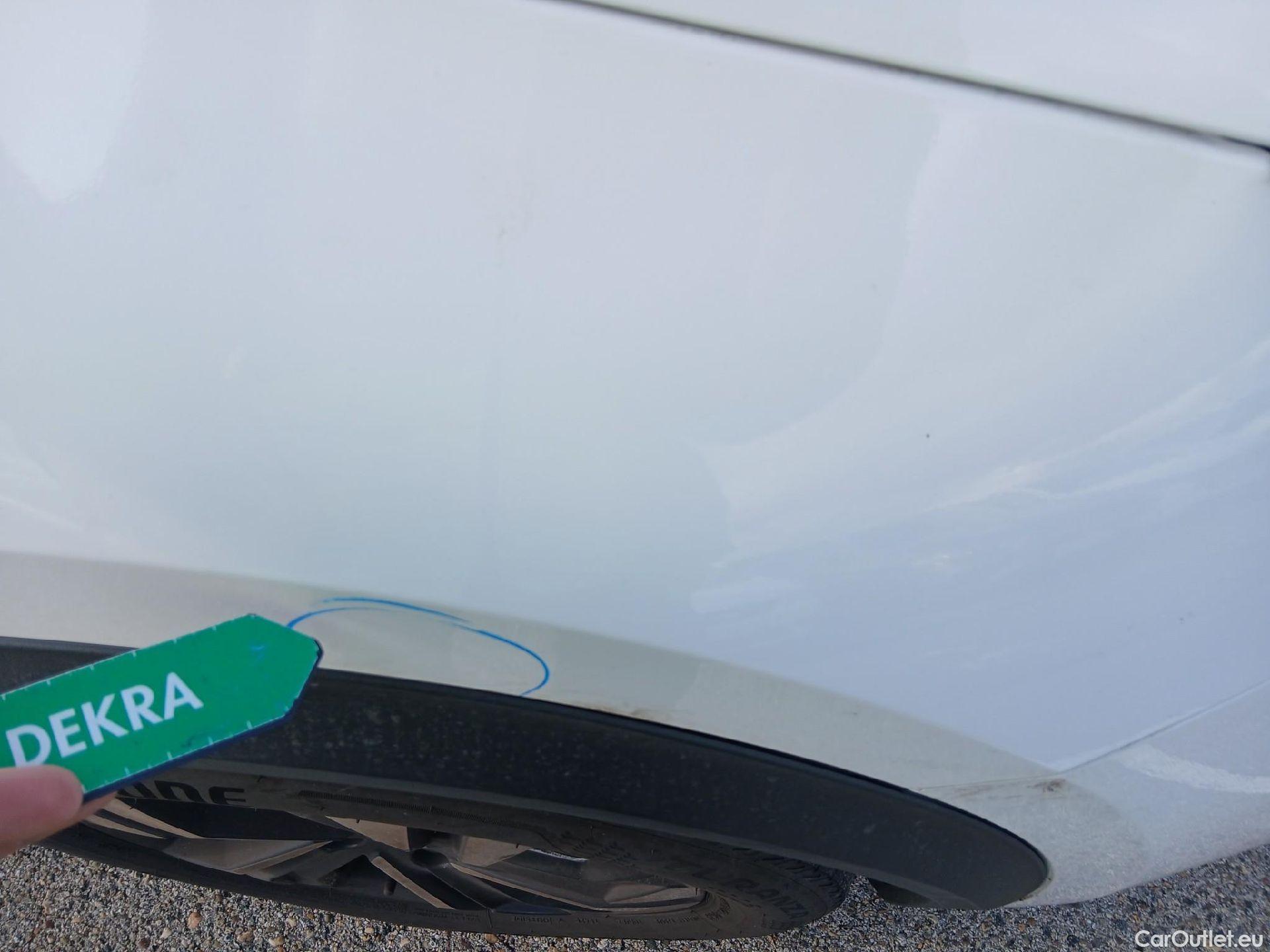  Peugeot  2008 PEUGEOT  / 2019 / 5P / todoterreno Allure BlueHDI 81kW (110CV) #28