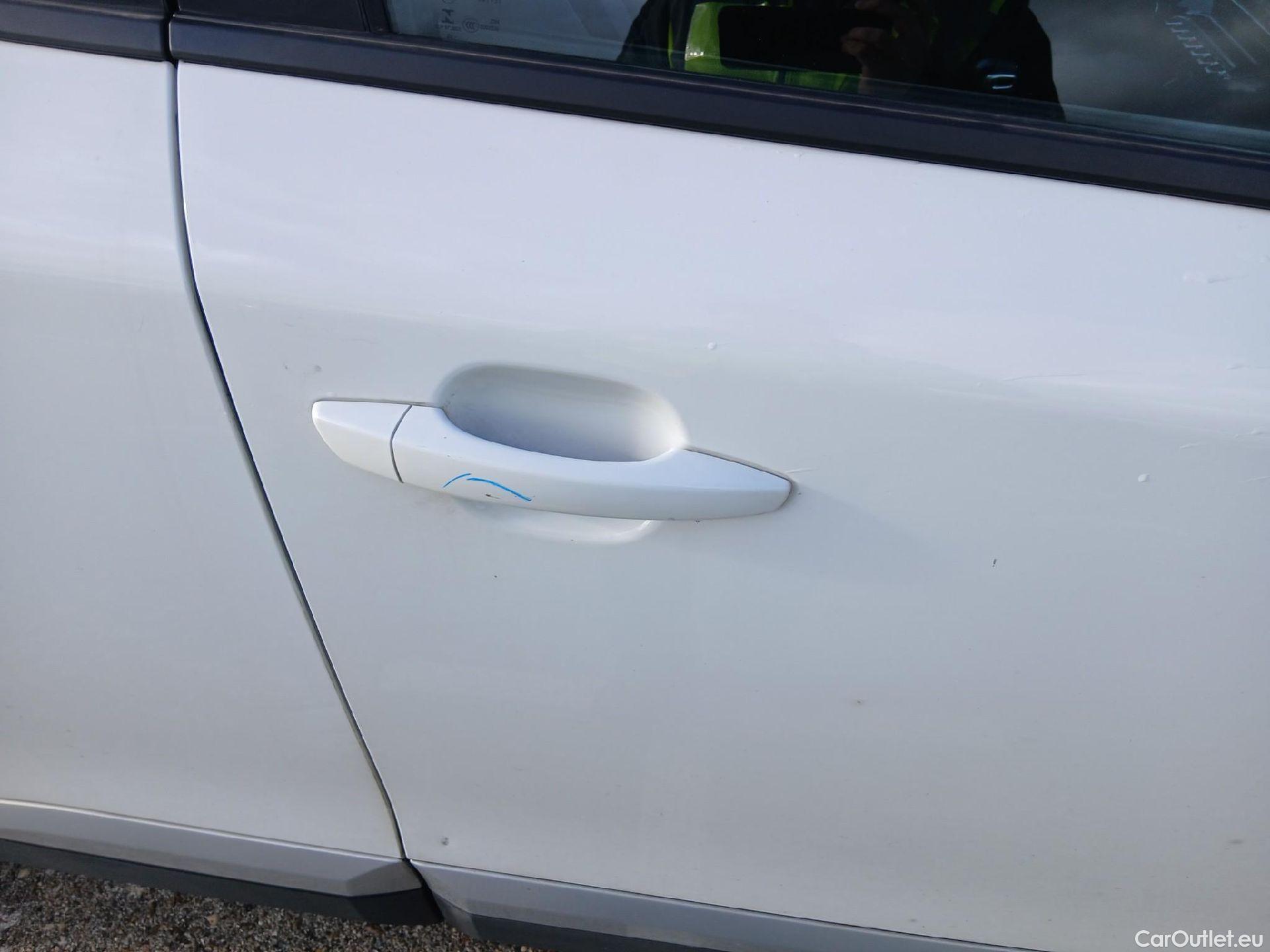  Peugeot  2008 PEUGEOT  / 2019 / 5P / todoterreno Allure BlueHDI 81kW (110CV) #18