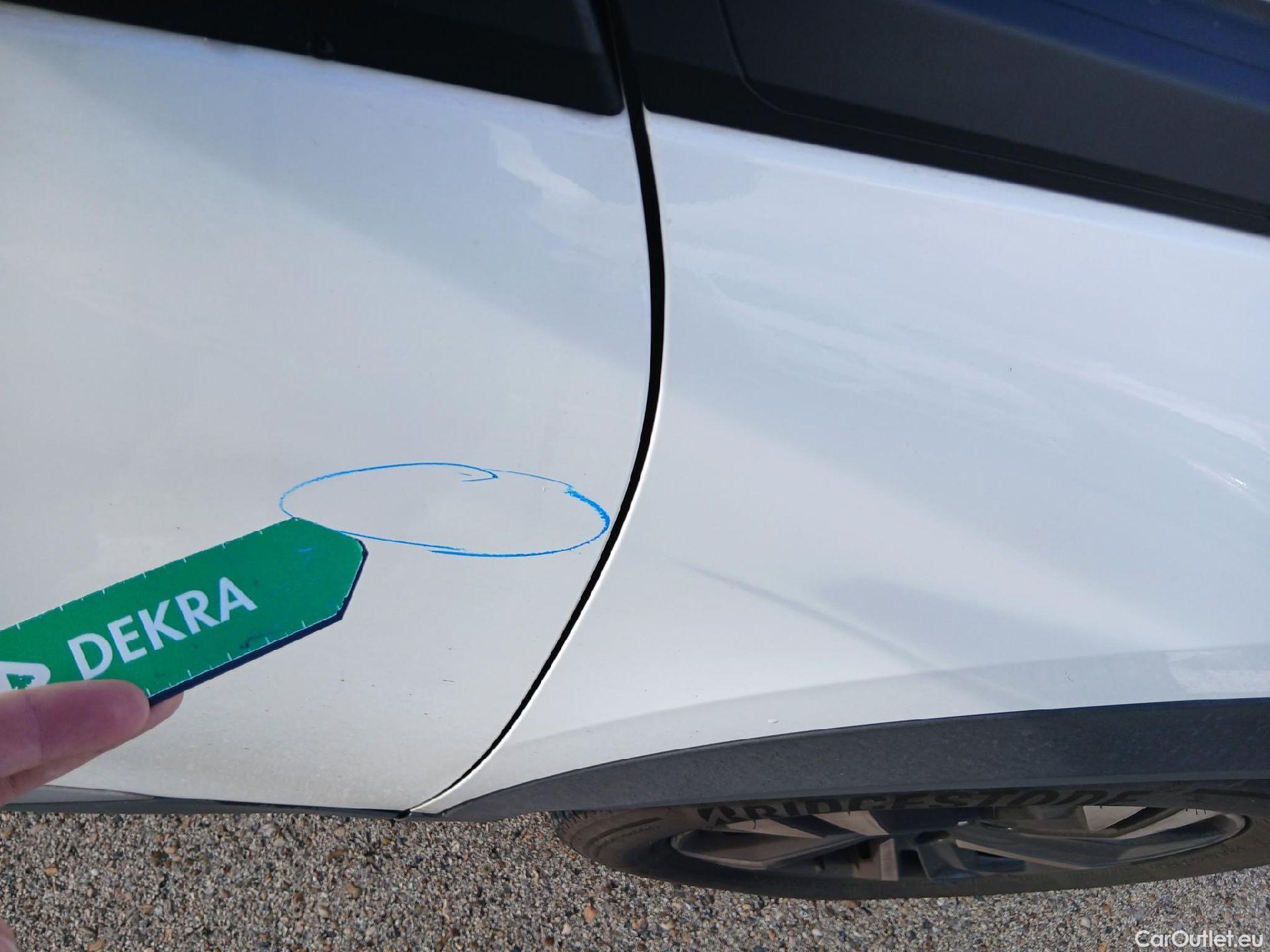  Peugeot  2008 PEUGEOT  / 2019 / 5P / todoterreno Allure BlueHDI 81kW (110CV) #21