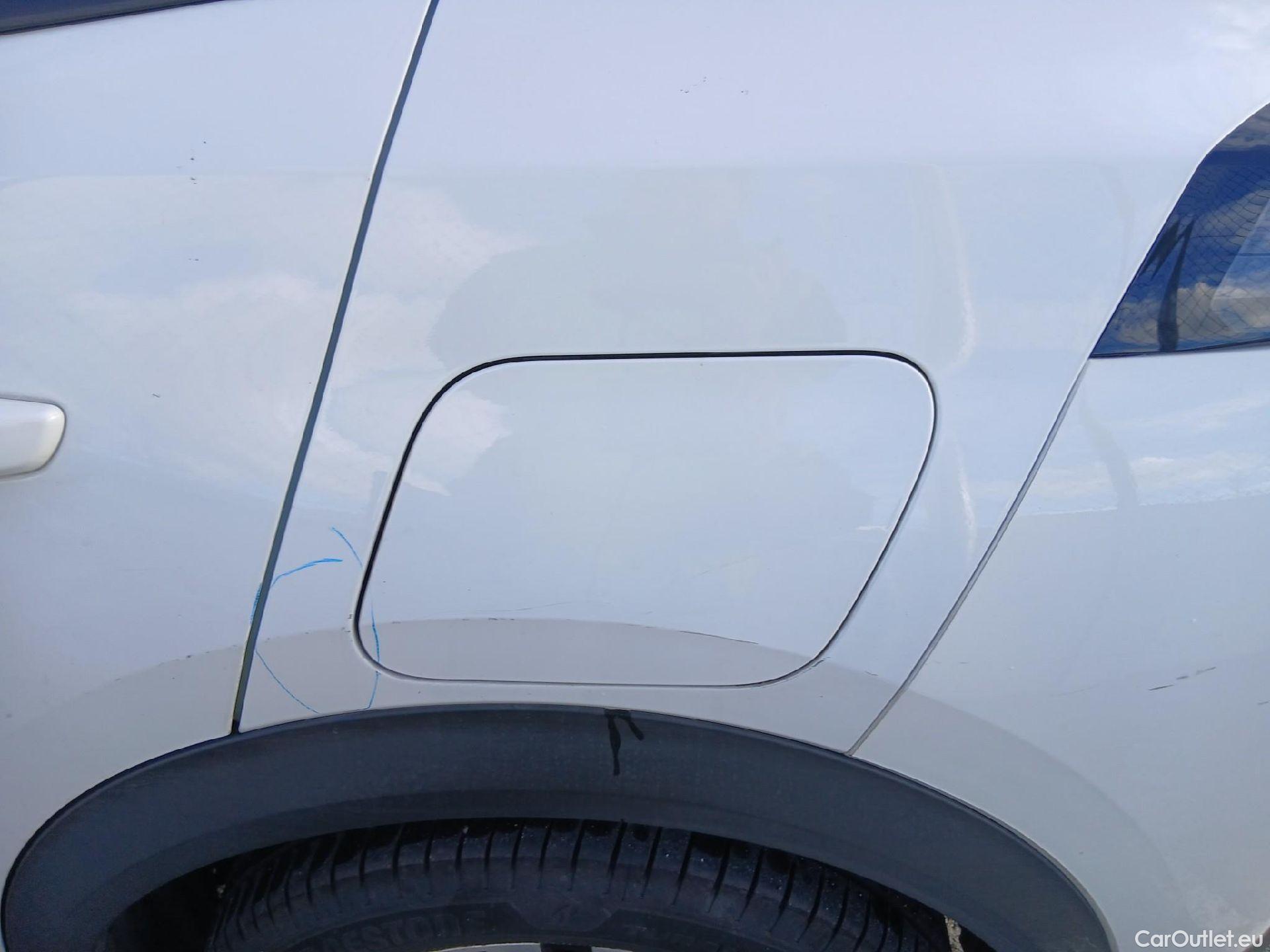  Peugeot  2008 PEUGEOT  / 2019 / 5P / todoterreno Allure BlueHDI 81kW (110CV) #12