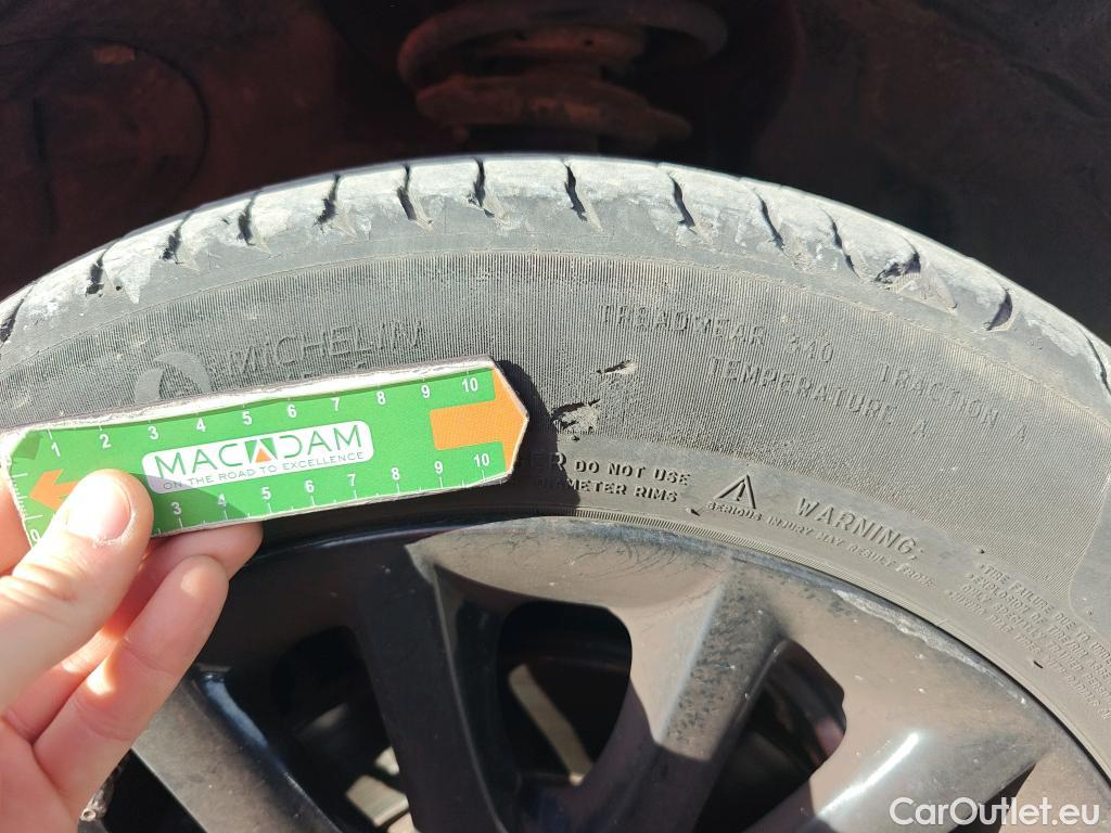  Mini  Cooper MINI MINI / 2014 / 5P / berlina con portón ONE 5 PUERTAS (CX) #32