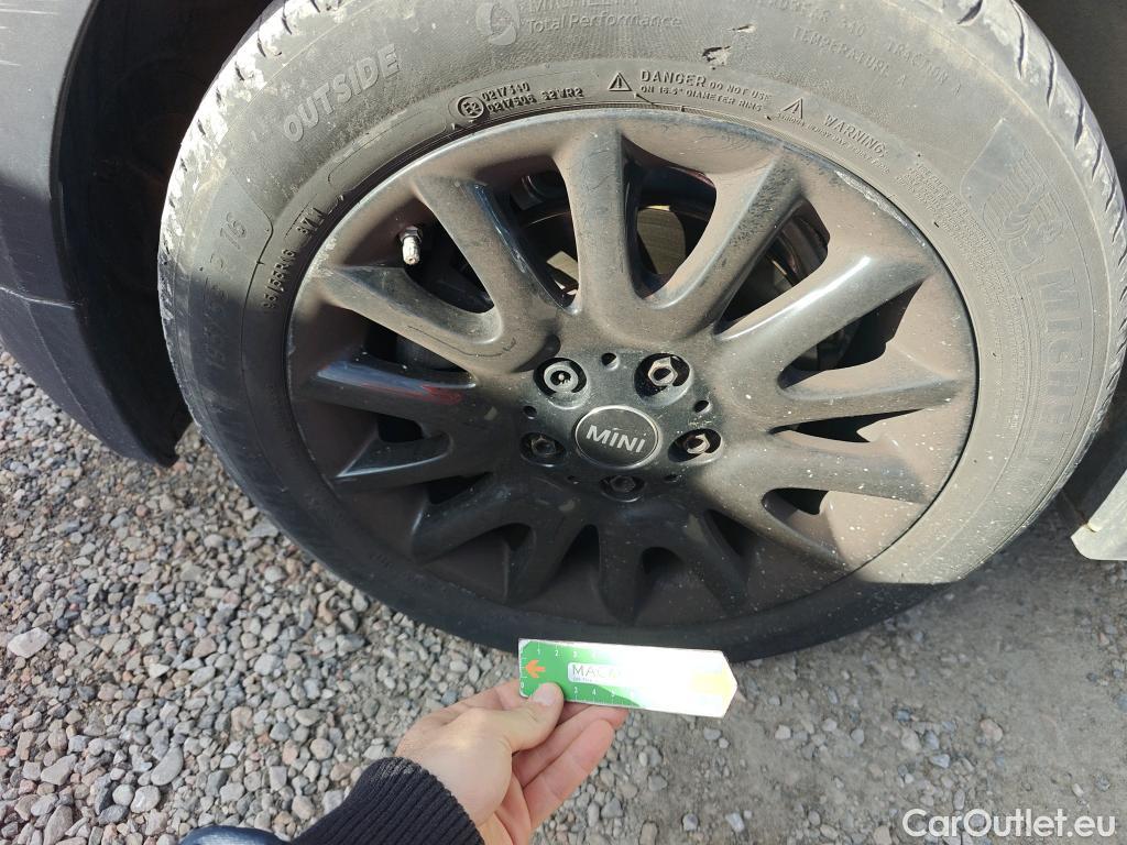  Mini  Cooper MINI MINI / 2014 / 5P / berlina con portón ONE 5 PUERTAS (CX) #28