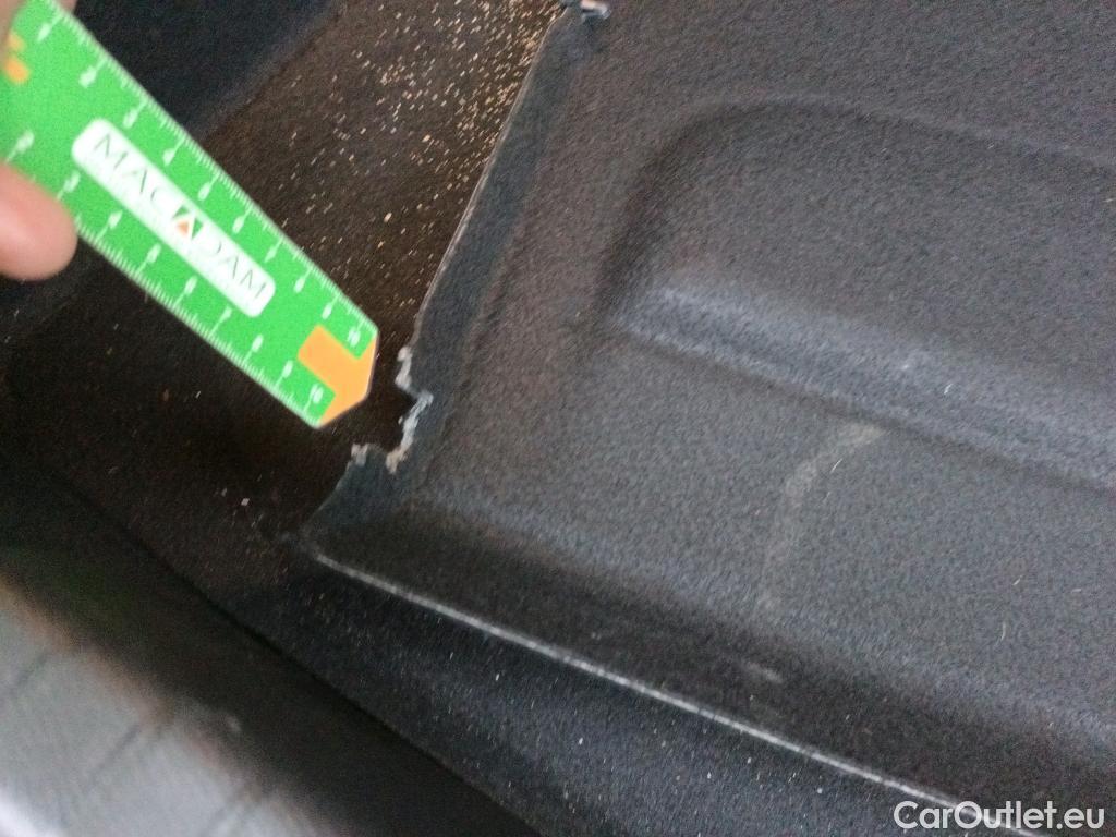  Peugeot  208  Hybrid 136 GT 1.2 135CV AT6 6E #18