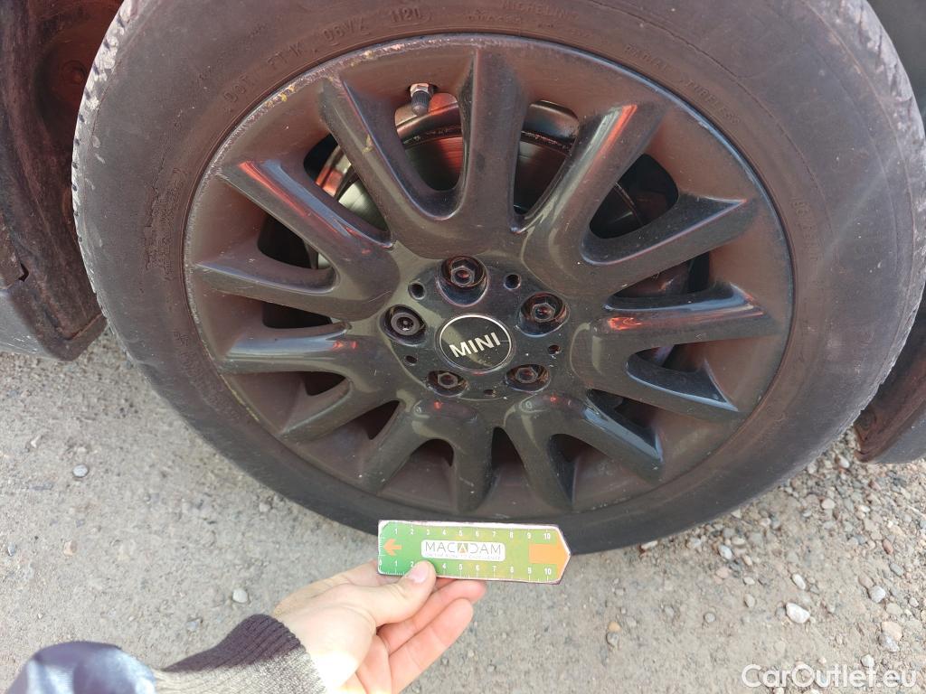  Mini  Cooper MINI MINI / 2014 / 5P / berlina con portón ONE 5 PUERTAS (CX) #26