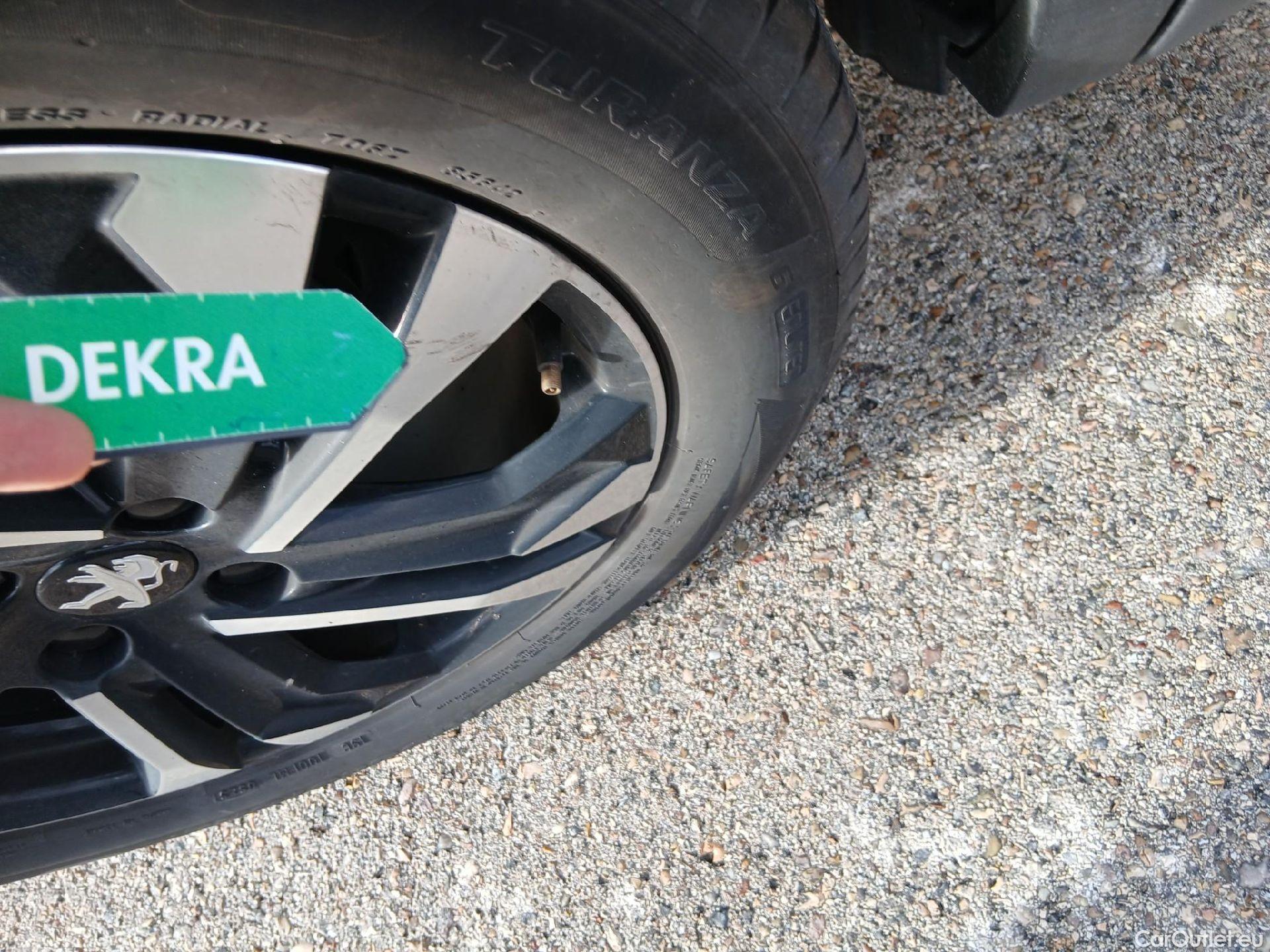  Peugeot  2008 PEUGEOT  / 2019 / 5P / todoterreno Allure BlueHDI 81kW (110CV) #1