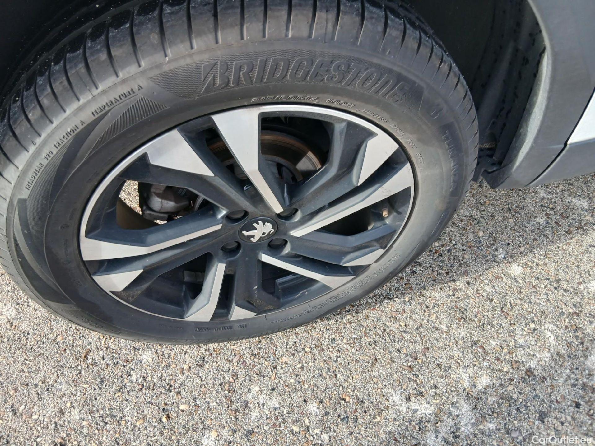  Peugeot  2008 PEUGEOT  / 2019 / 5P / todoterreno Allure BlueHDI 81kW (110CV) #2