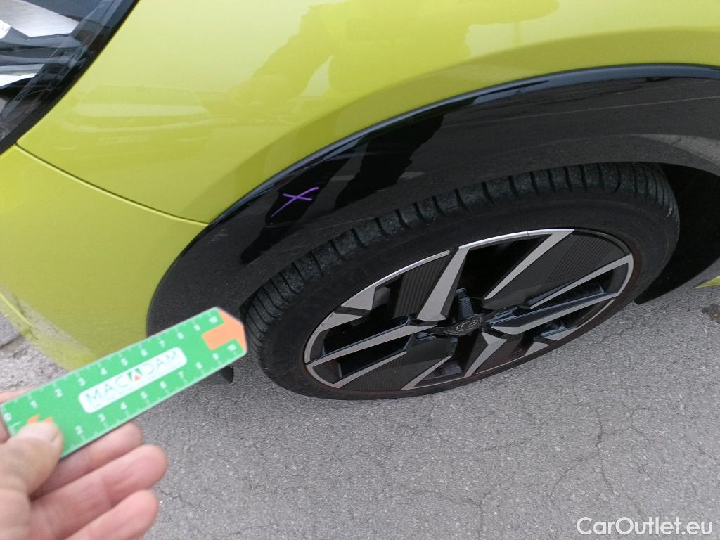  Peugeot  208  Hybrid 136 GT 1.2 135CV AT6 6E #26