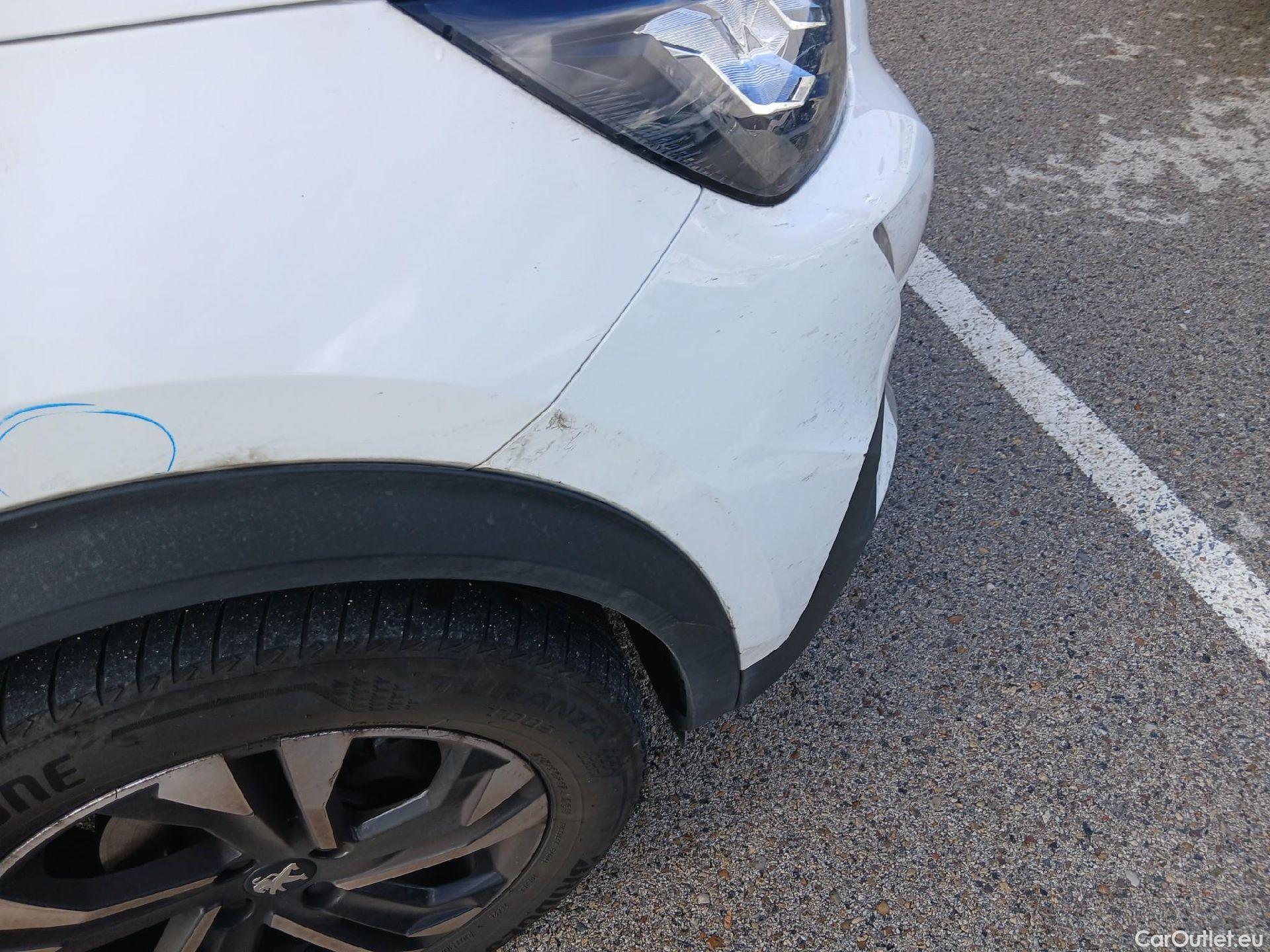  Peugeot  2008 PEUGEOT  / 2019 / 5P / todoterreno Allure BlueHDI 81kW (110CV) #31