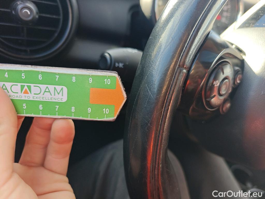  Mini  Cooper MINI MINI / 2014 / 5P / berlina con portón ONE 5 PUERTAS (CX) #47