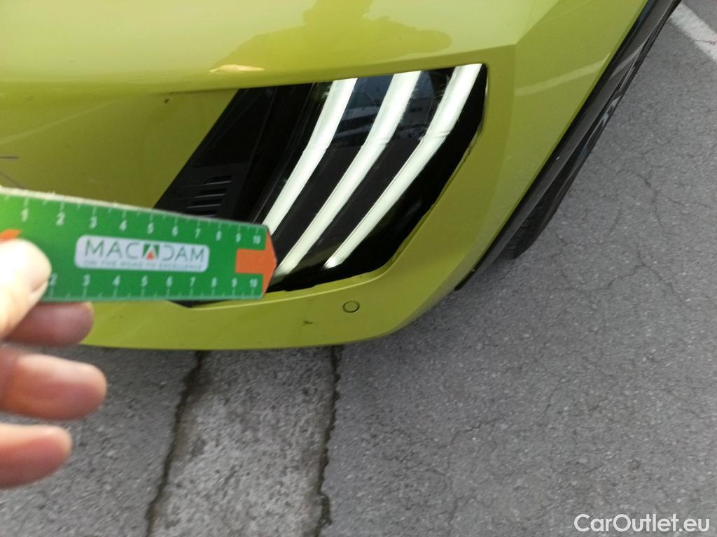  Peugeot  208  Hybrid 136 GT 1.2 135CV AT6 6E #1