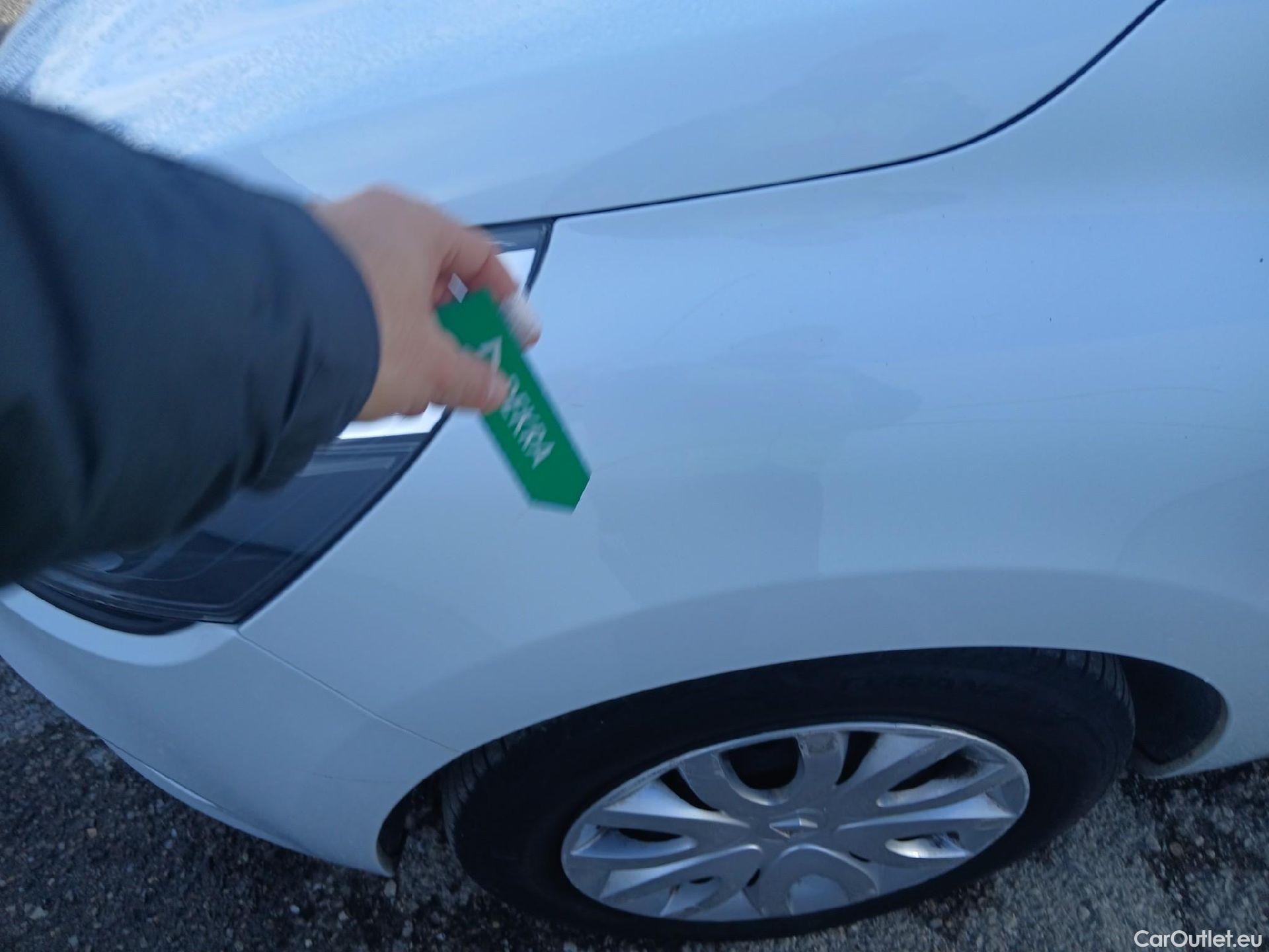  Renault  Clio RENAULT  / 2016 / 5P / berlina con portón Business dCi 55kW (75CV) -18 #6