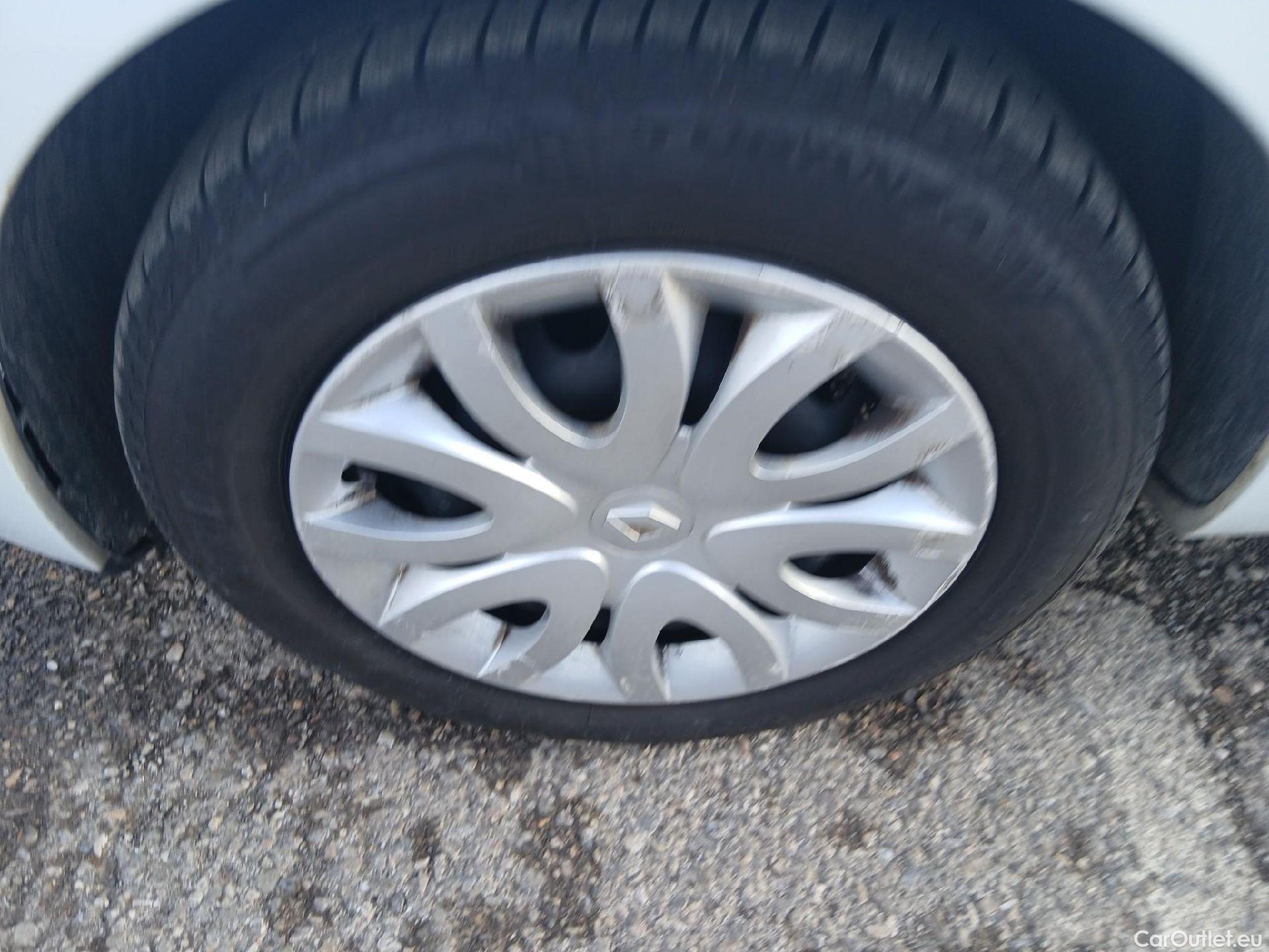  Renault  Clio RENAULT  / 2016 / 5P / berlina con portón Business dCi 55kW (75CV) -18 #7