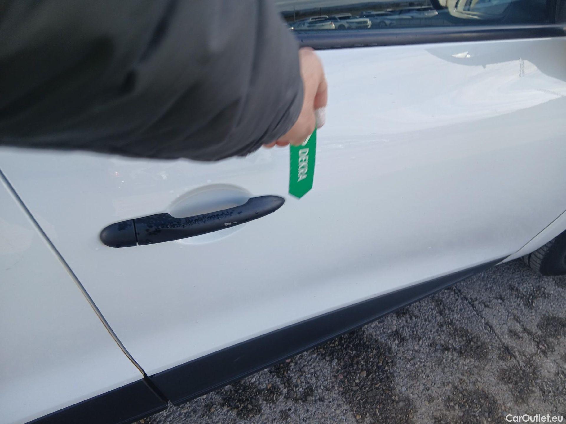  Renault  Clio RENAULT  / 2016 / 5P / berlina con portón Business dCi 55kW (75CV) -18 #29