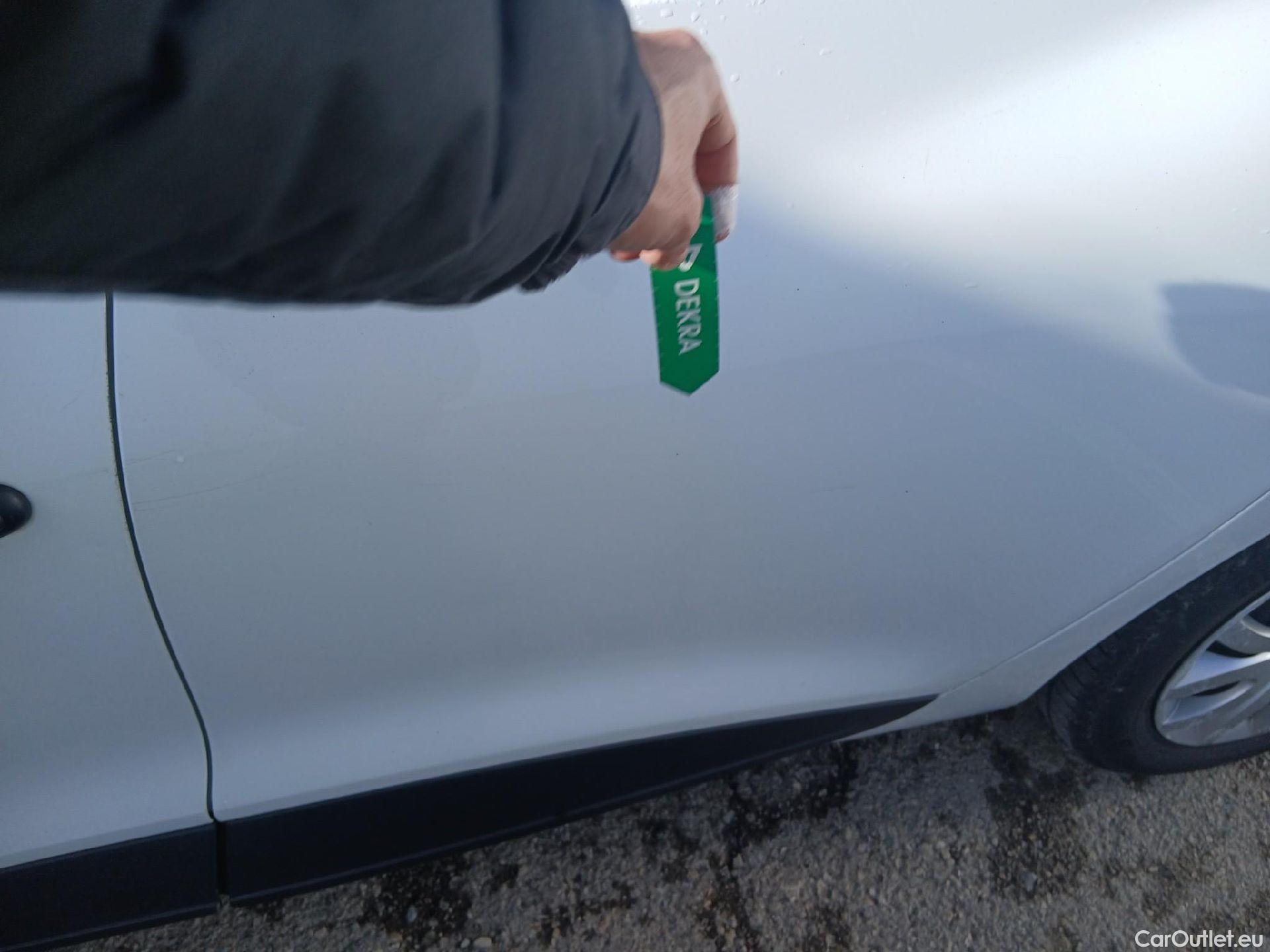  Renault  Clio RENAULT  / 2016 / 5P / berlina con portón Business dCi 55kW (75CV) -18 #13