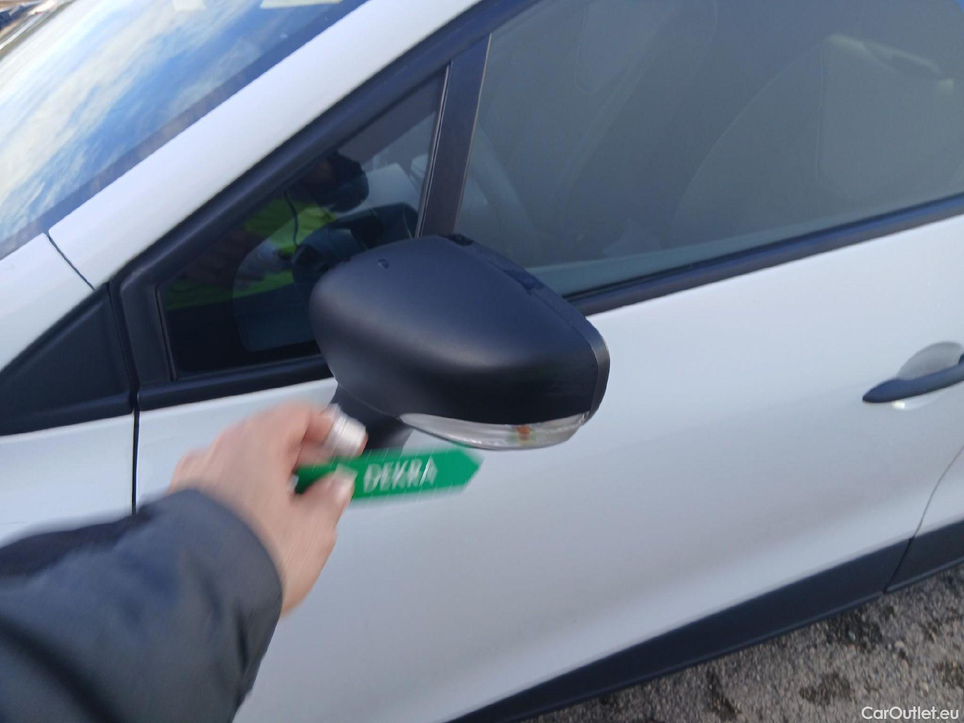  Renault  Clio RENAULT  / 2016 / 5P / berlina con portón Business dCi 55kW (75CV) -18 #10