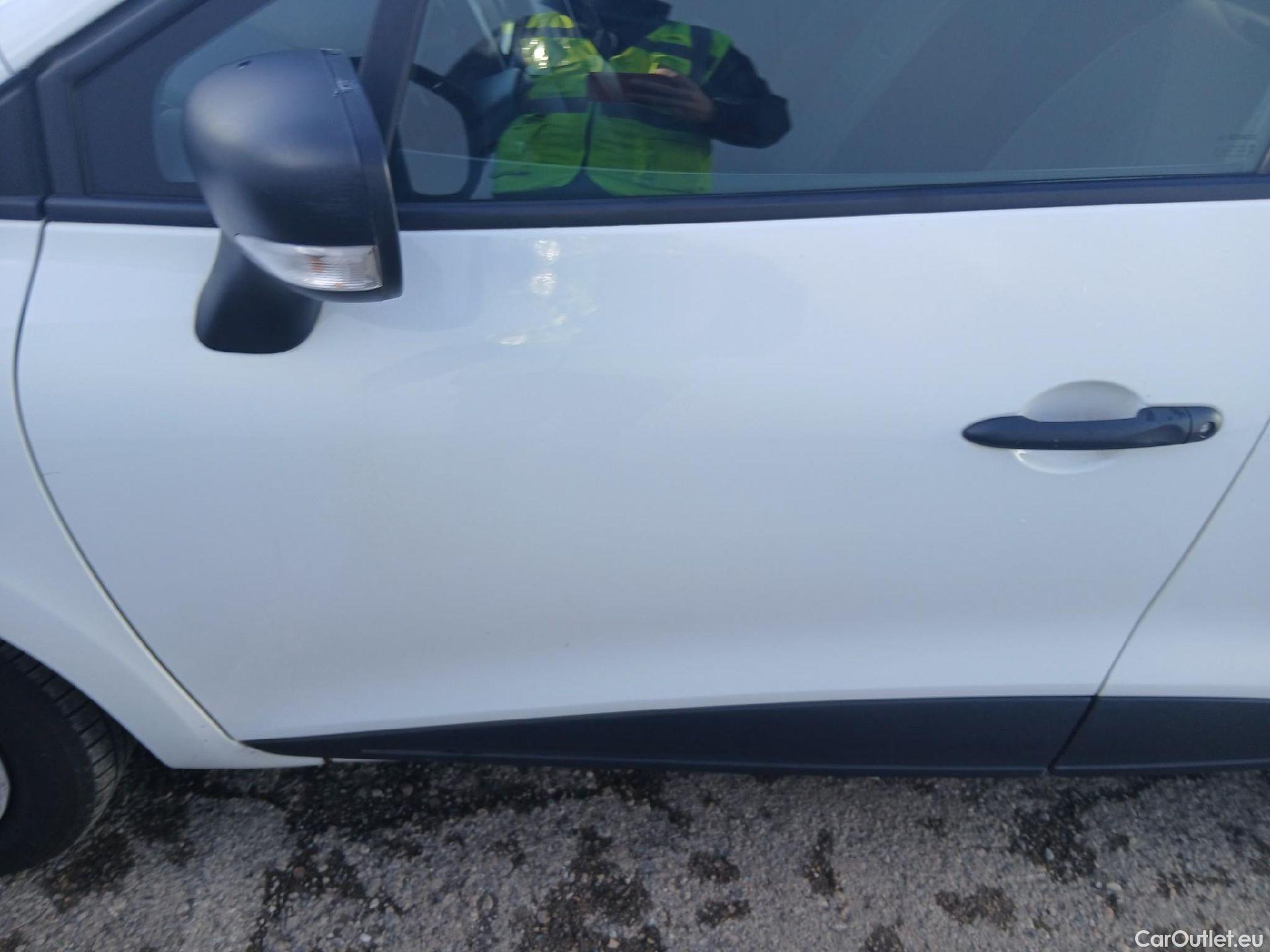  Renault  Clio RENAULT  / 2016 / 5P / berlina con portón Business dCi 55kW (75CV) -18 #12