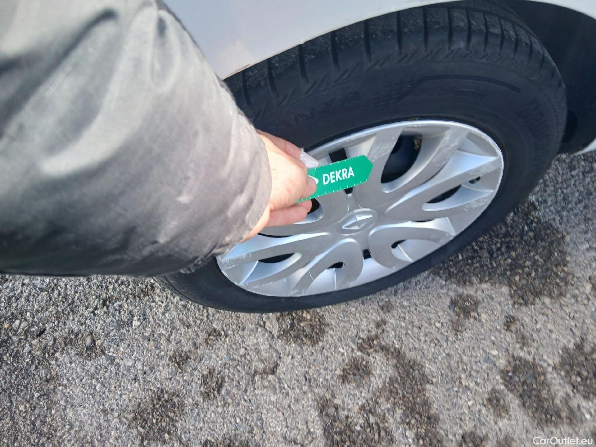  Renault  Clio RENAULT  / 2016 / 5P / berlina con portón Business dCi 55kW (75CV) -18 #25