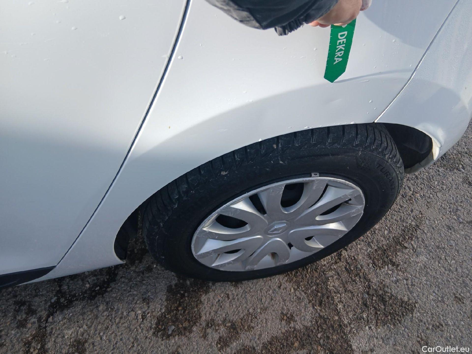  Renault  Clio RENAULT  / 2016 / 5P / berlina con portón Business dCi 55kW (75CV) -18 #15