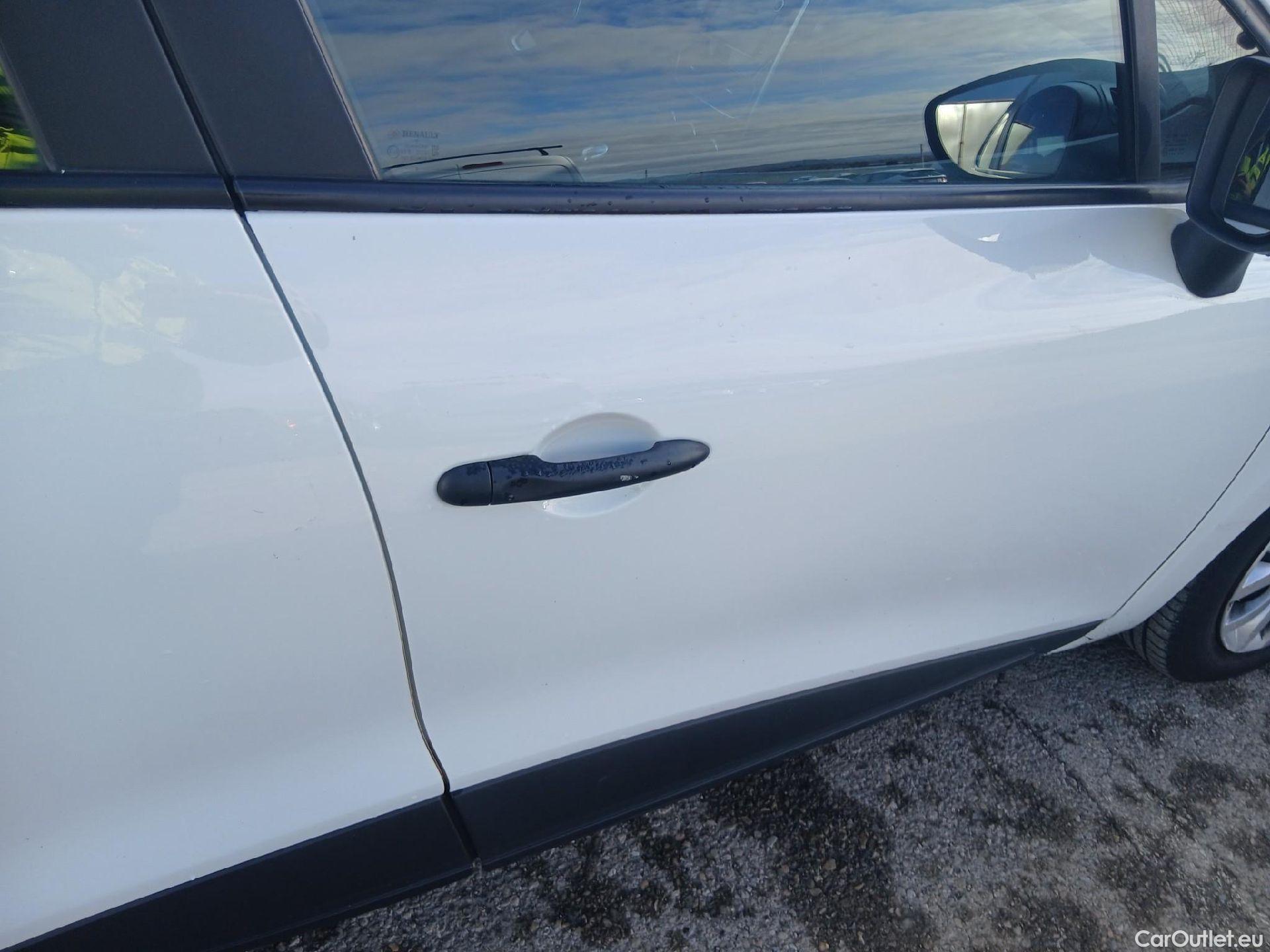  Renault  Clio RENAULT  / 2016 / 5P / berlina con portón Business dCi 55kW (75CV) -18 #30