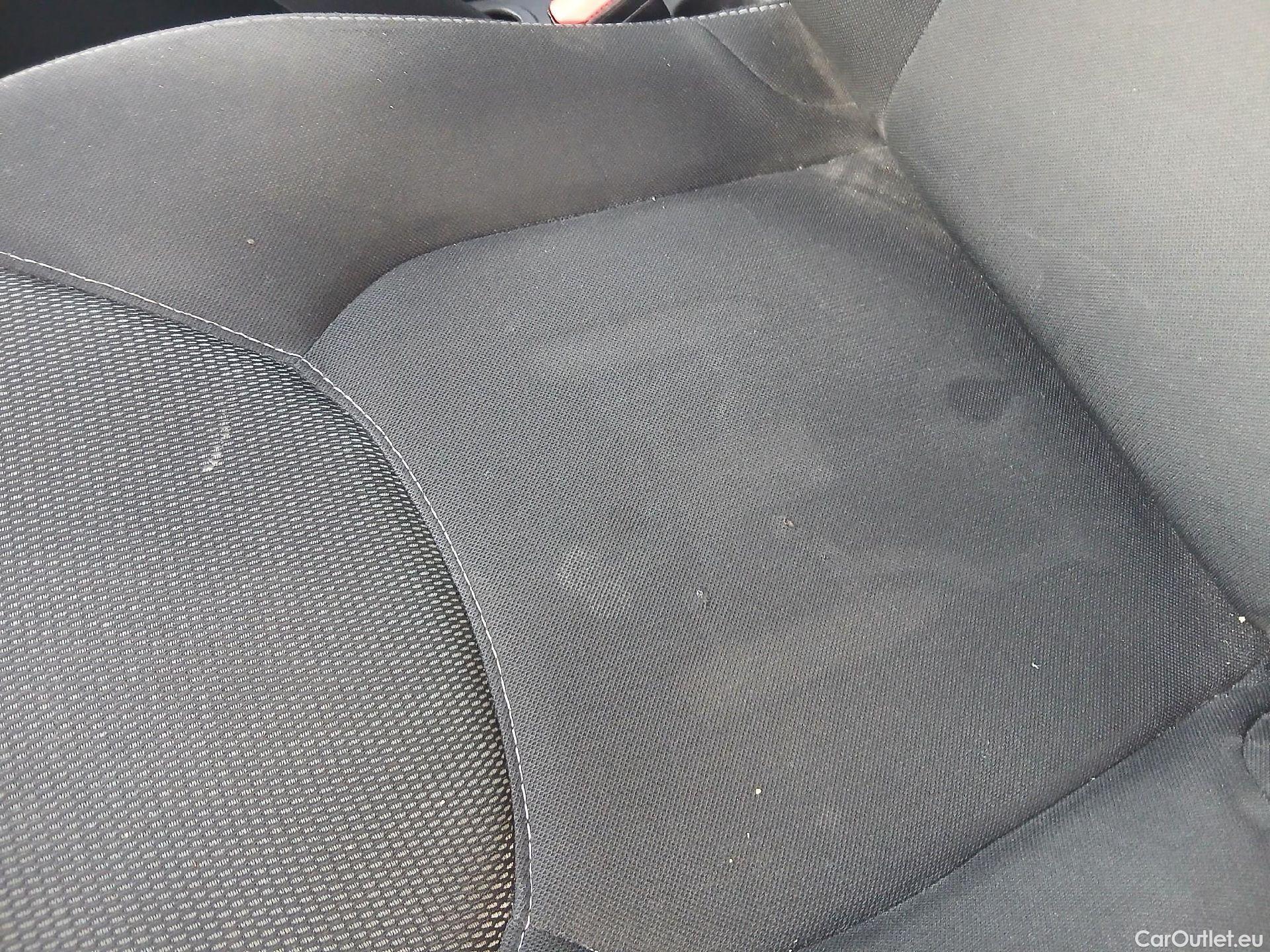  Renault  Clio RENAULT  / 2016 / 5P / berlina con portón Business dCi 55kW (75CV) -18 #36