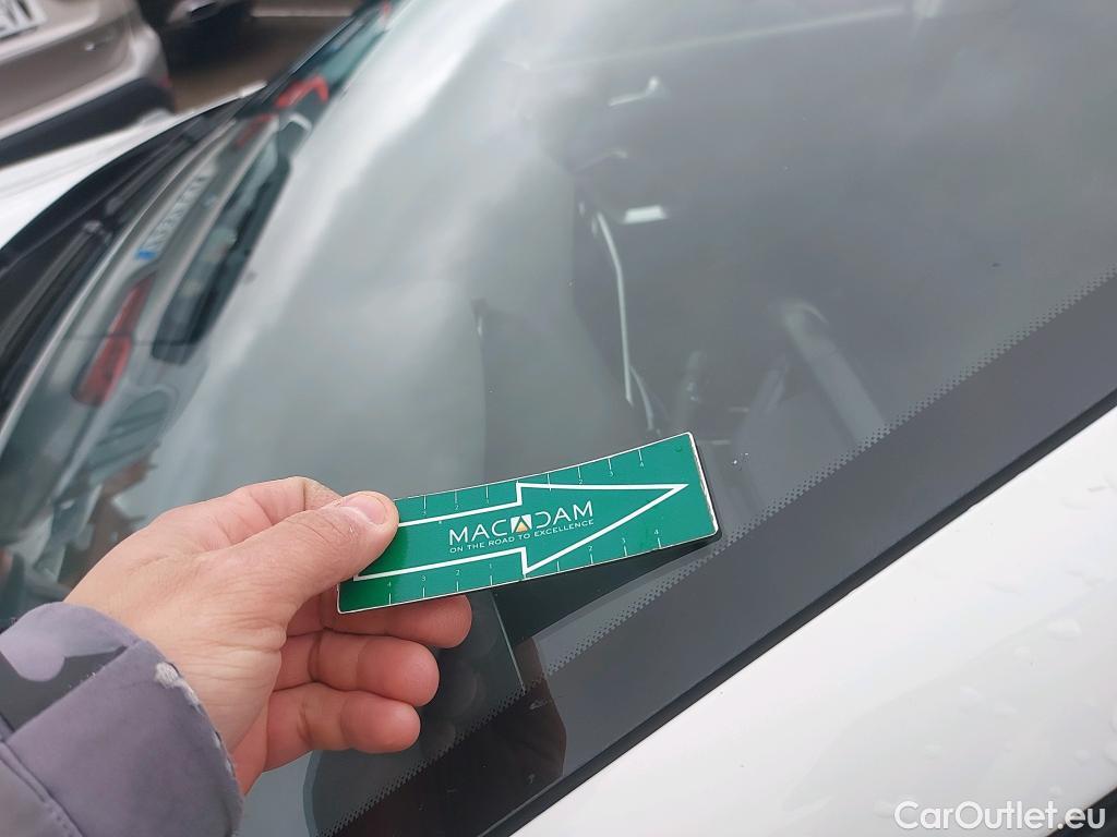  Peugeot  308 PEUGEOT  / 2017 / 5P / berlina con portón 5p Active Pack BlueHDi 130 S&S #2