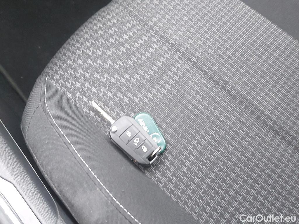  Peugeot  308 PEUGEOT  / 2017 / 5P / berlina con portón 5p Active Pack BlueHDi 130 S&S #3