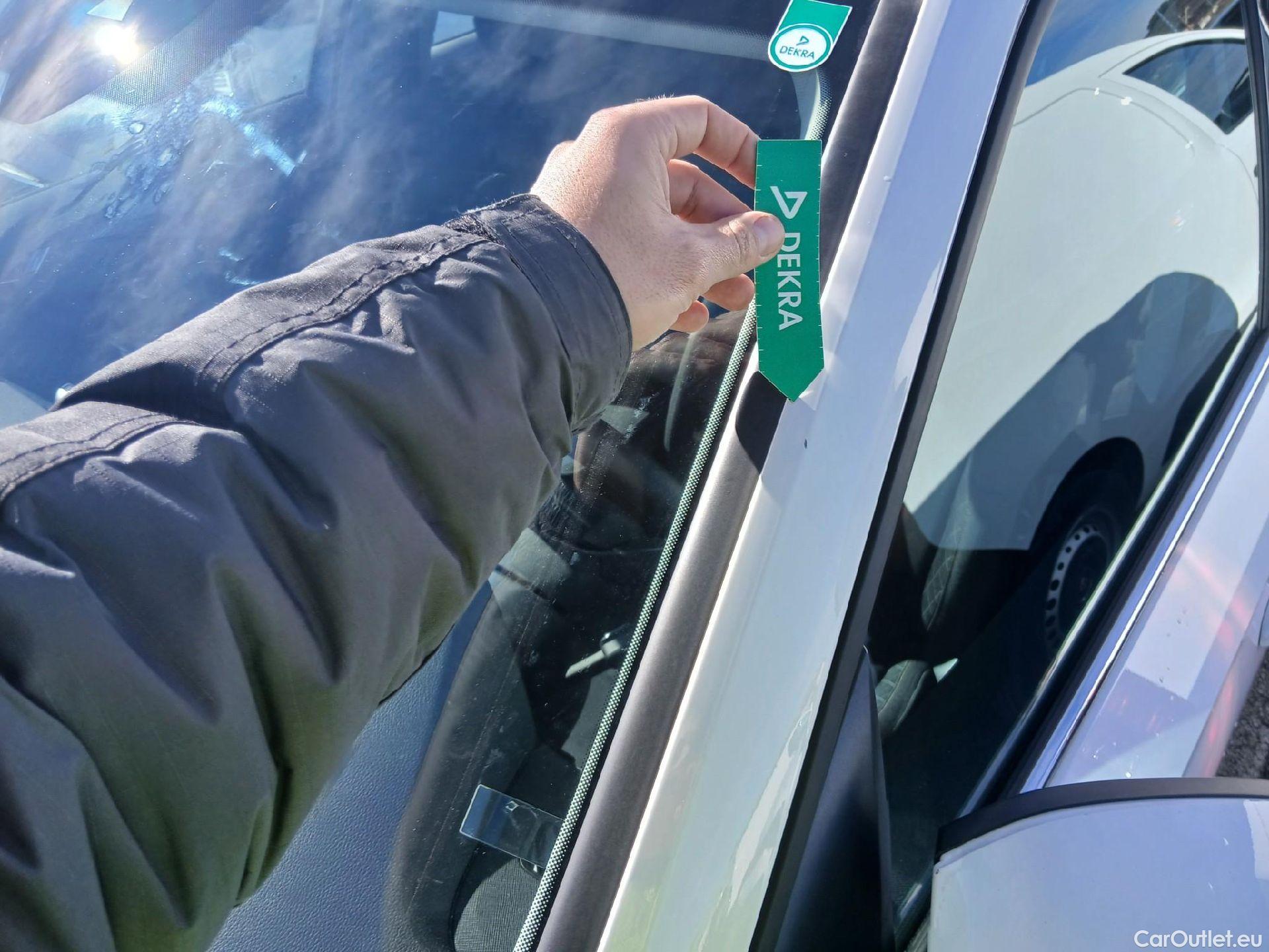  Skoda  KAMIQ SKODA  1.0 TSI 81kW (110CV) DSG Ambition #10