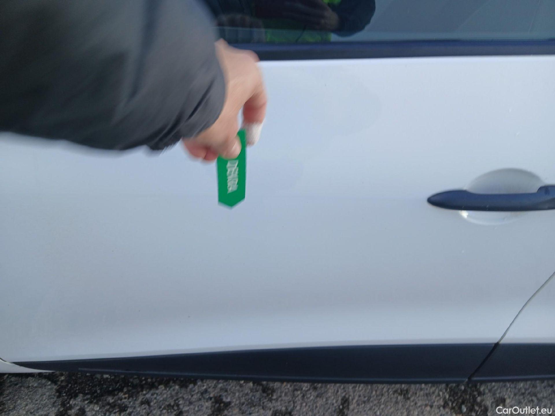  Renault  Clio RENAULT  / 2016 / 5P / berlina con portón Business dCi 55kW (75CV) -18 #11